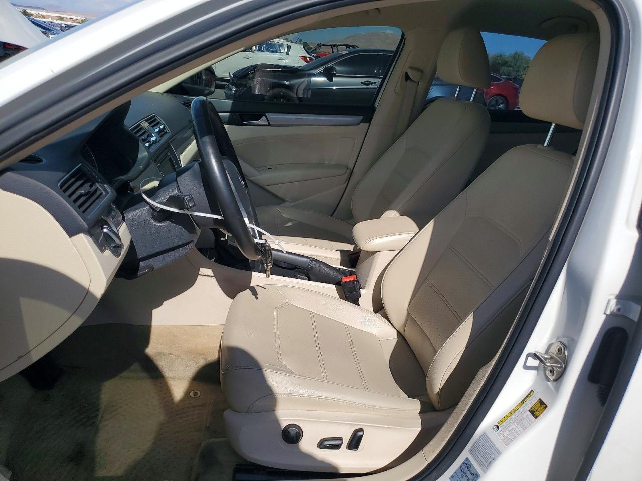 2015 Volkswagen Passat S White vin: 1VWAT7A38FC109761