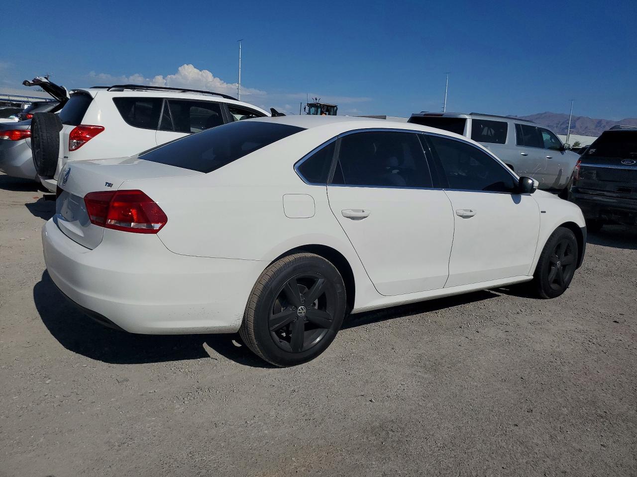 2015 Volkswagen Passat S White vin: 1VWAT7A38FC109761