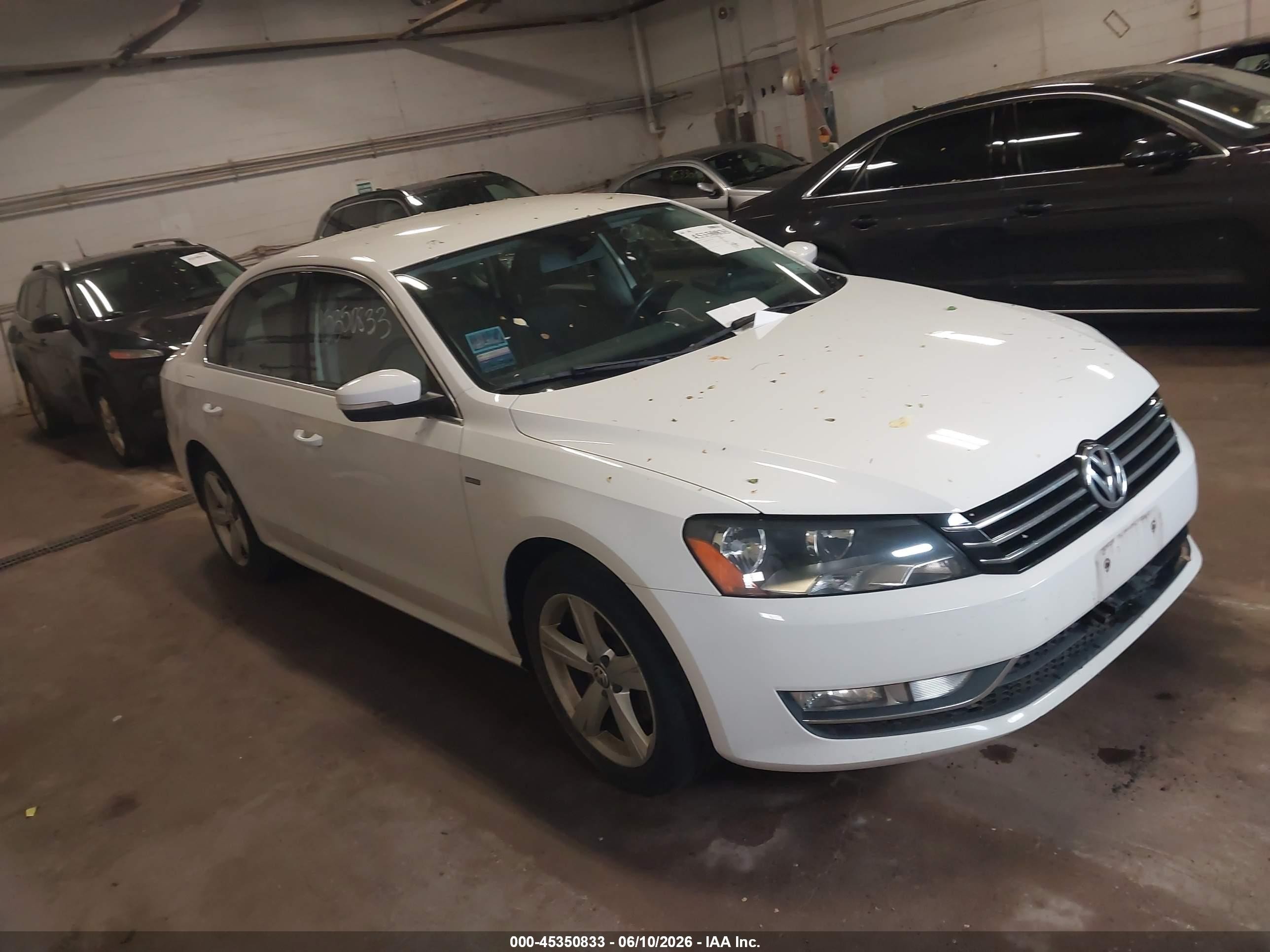 2015 Volkswagen Passat 1.8t Limited Edition Белый vin: 1VWAT7A38FC110134