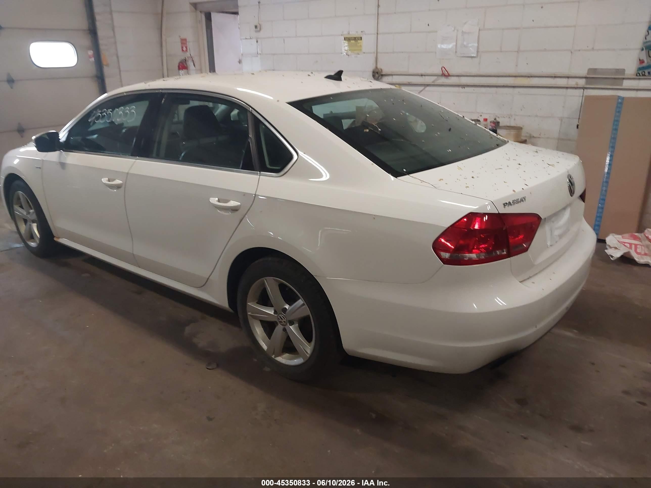 2015 Volkswagen Passat 1.8t Limited Edition Белый vin: 1VWAT7A38FC110134