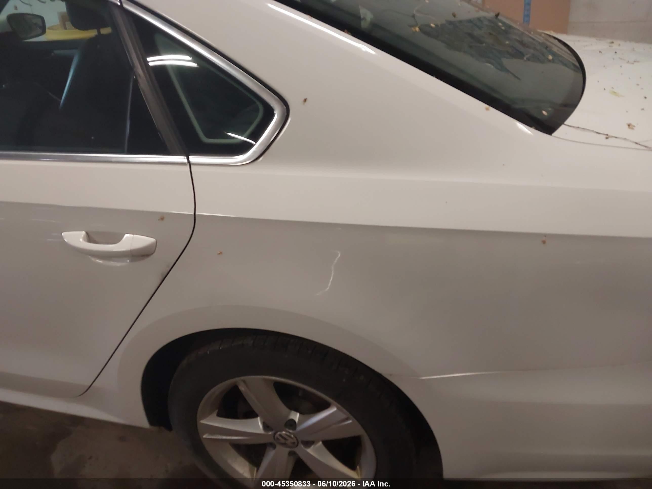 2015 Volkswagen Passat 1.8t Limited Edition Белый vin: 1VWAT7A38FC110134