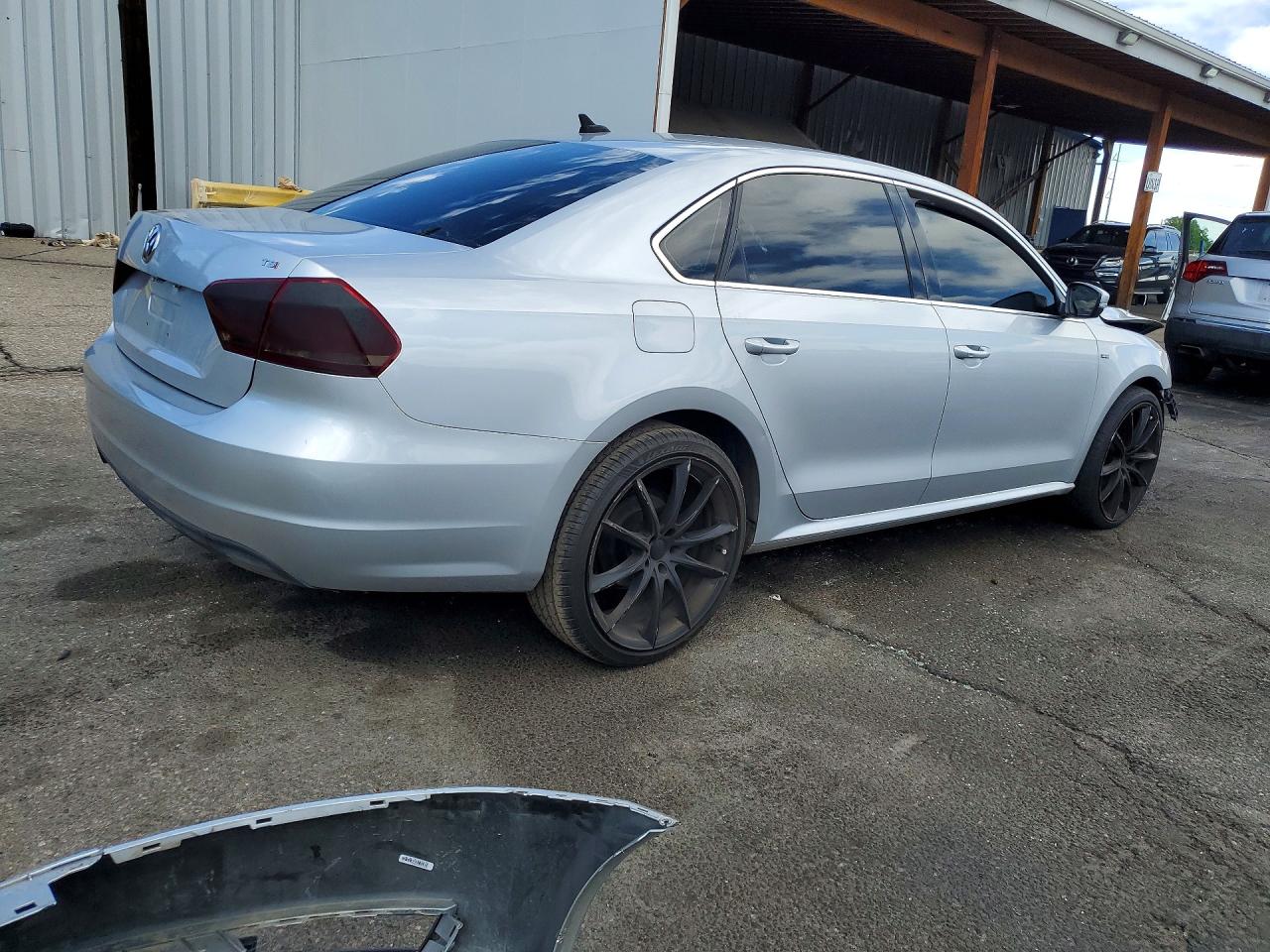 2015 Volkswagen Passat S Серебряный vin: 1VWAT7A38FC112613