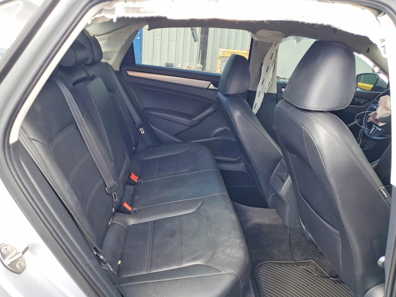 2015 Volkswagen Passat S Серебряный vin: 1VWAT7A38FC112613