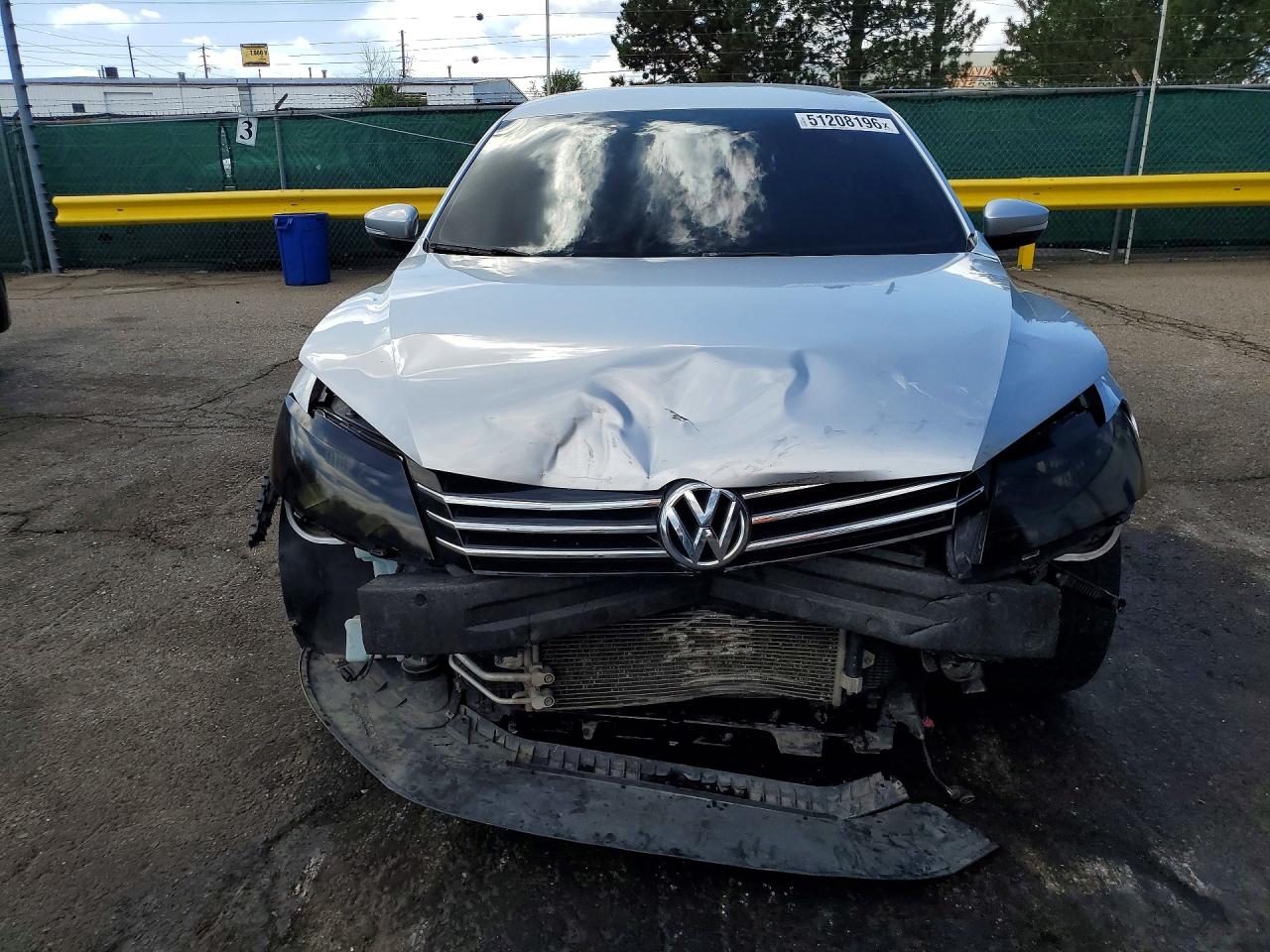2015 Volkswagen Passat S Серебряный vin: 1VWAT7A38FC112613