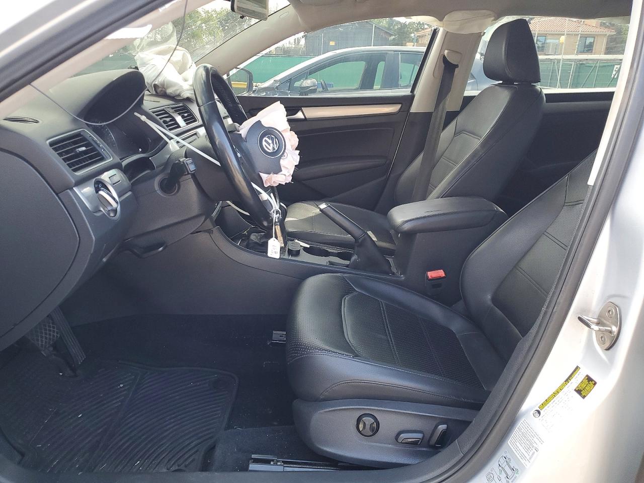 2015 Volkswagen Passat S Серебряный vin: 1VWAT7A38FC112613