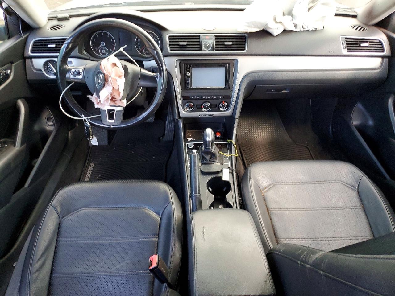 2015 Volkswagen Passat S Серебряный vin: 1VWAT7A38FC112613