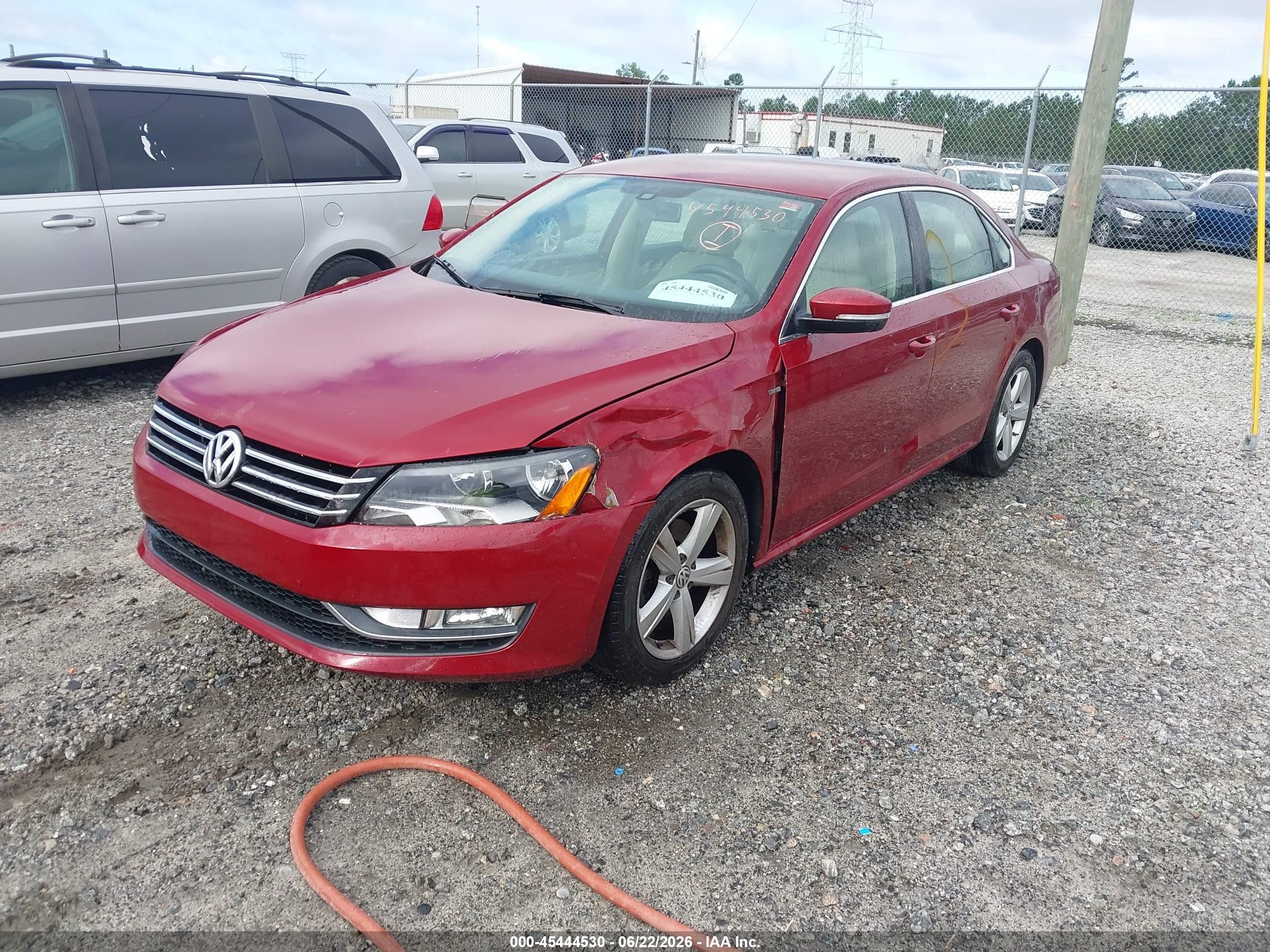 2015 Volkswagen Passat 1.8t Limited Edition Red vin: 1VWAT7A38FC118461