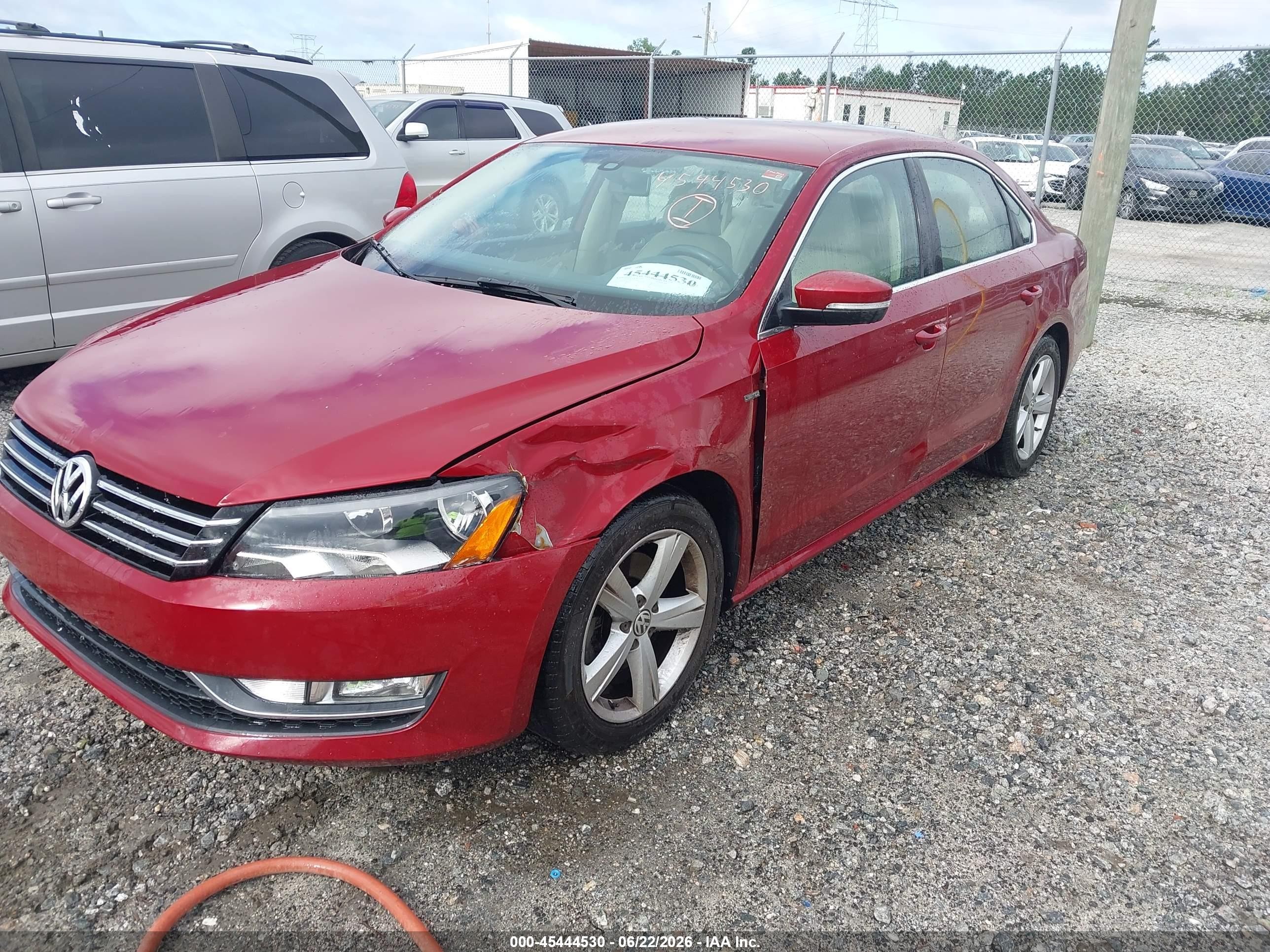2015 Volkswagen Passat 1.8t Limited Edition Red vin: 1VWAT7A38FC118461