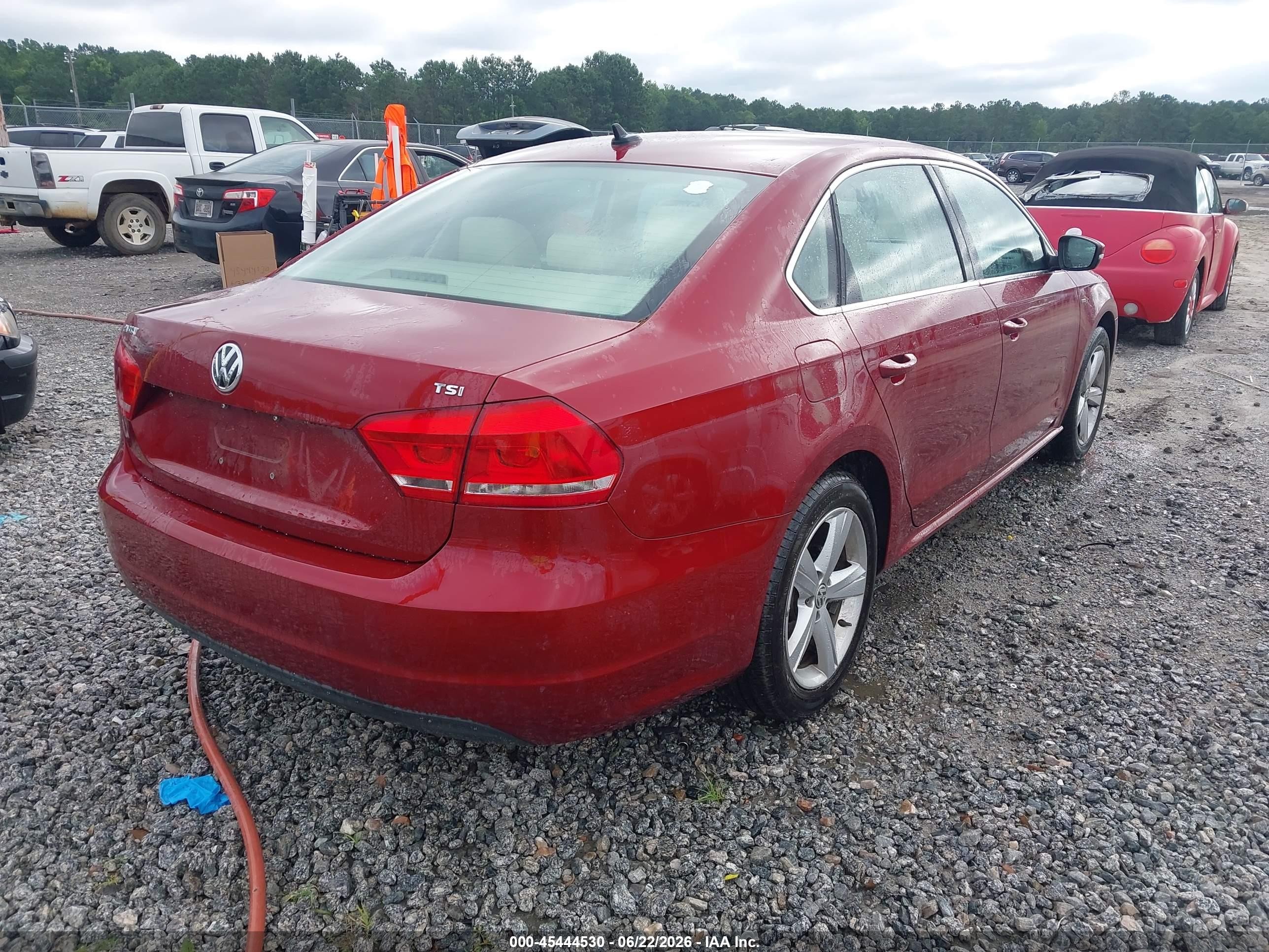 2015 Volkswagen Passat 1.8t Limited Edition Red vin: 1VWAT7A38FC118461