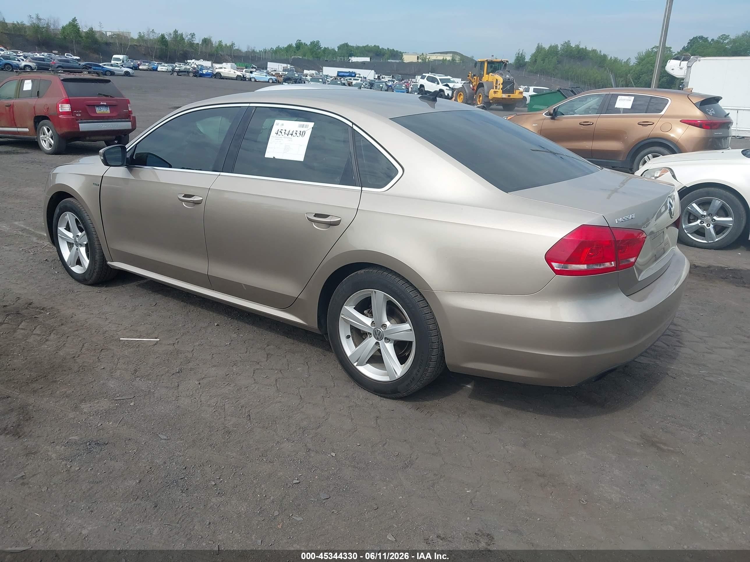 2015 Volkswagen Passat 1.8t Limited Edition Золотой vin: 1VWAT7A38FC119996