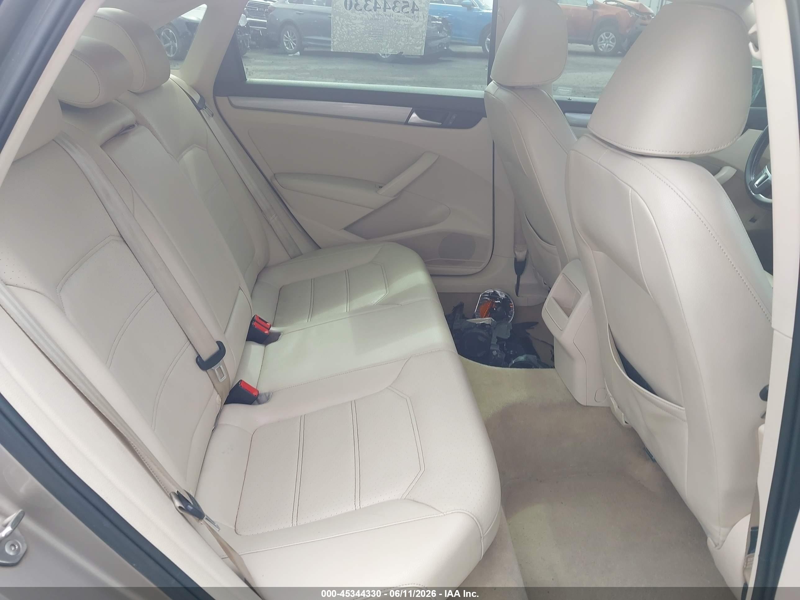 2015 Volkswagen Passat 1.8t Limited Edition Золотой vin: 1VWAT7A38FC119996