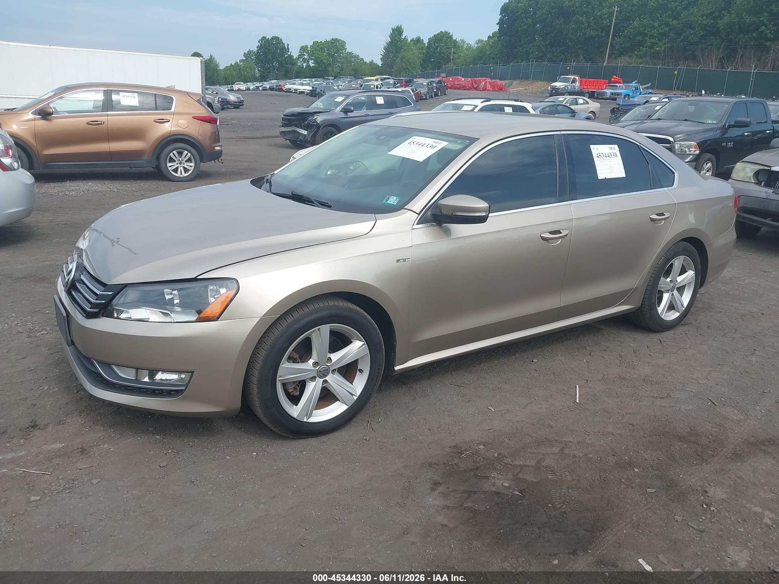 2015 Volkswagen Passat 1.8t Limited Edition Золотой vin: 1VWAT7A38FC119996