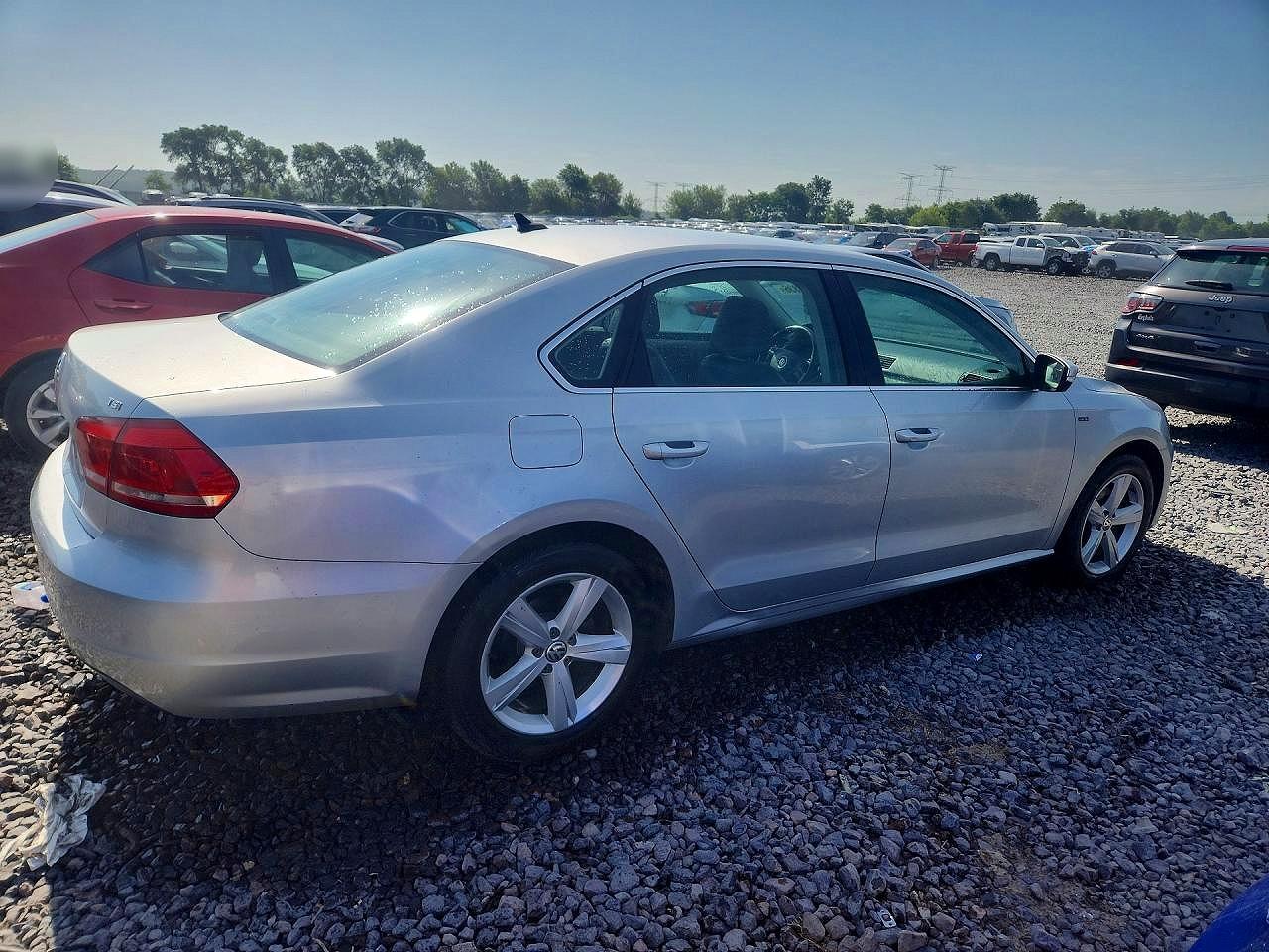 2015 Volkswagen Passat S Silver vin: 1VWAT7A38FC121554