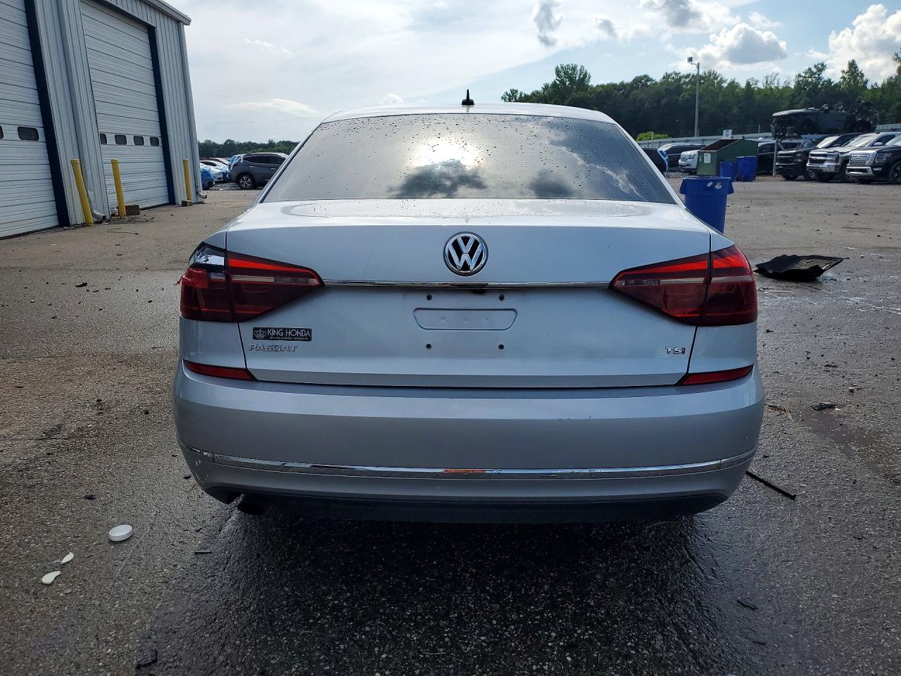 2017 Volkswagen Passat S Silver vin: 1VWAT7A38HC058765
