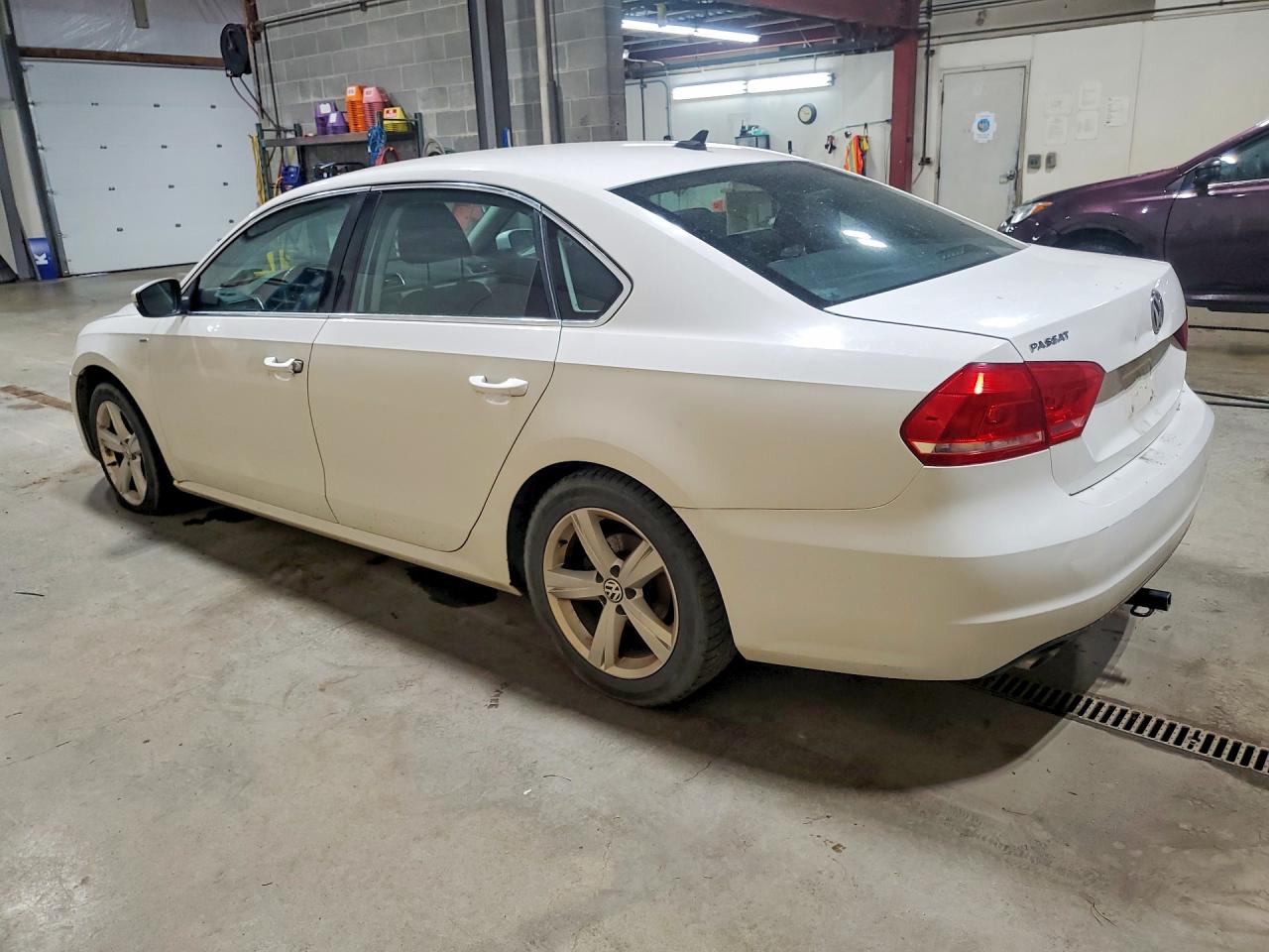2014 Volkswagen Passat S White vin: 1VWAT7A39EC037516