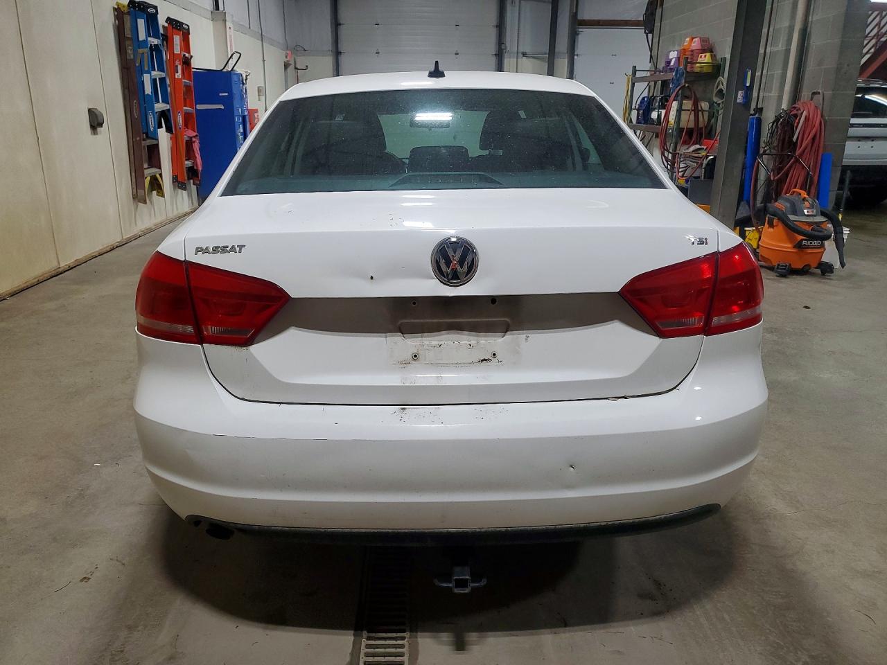 2014 Volkswagen Passat S White vin: 1VWAT7A39EC037516