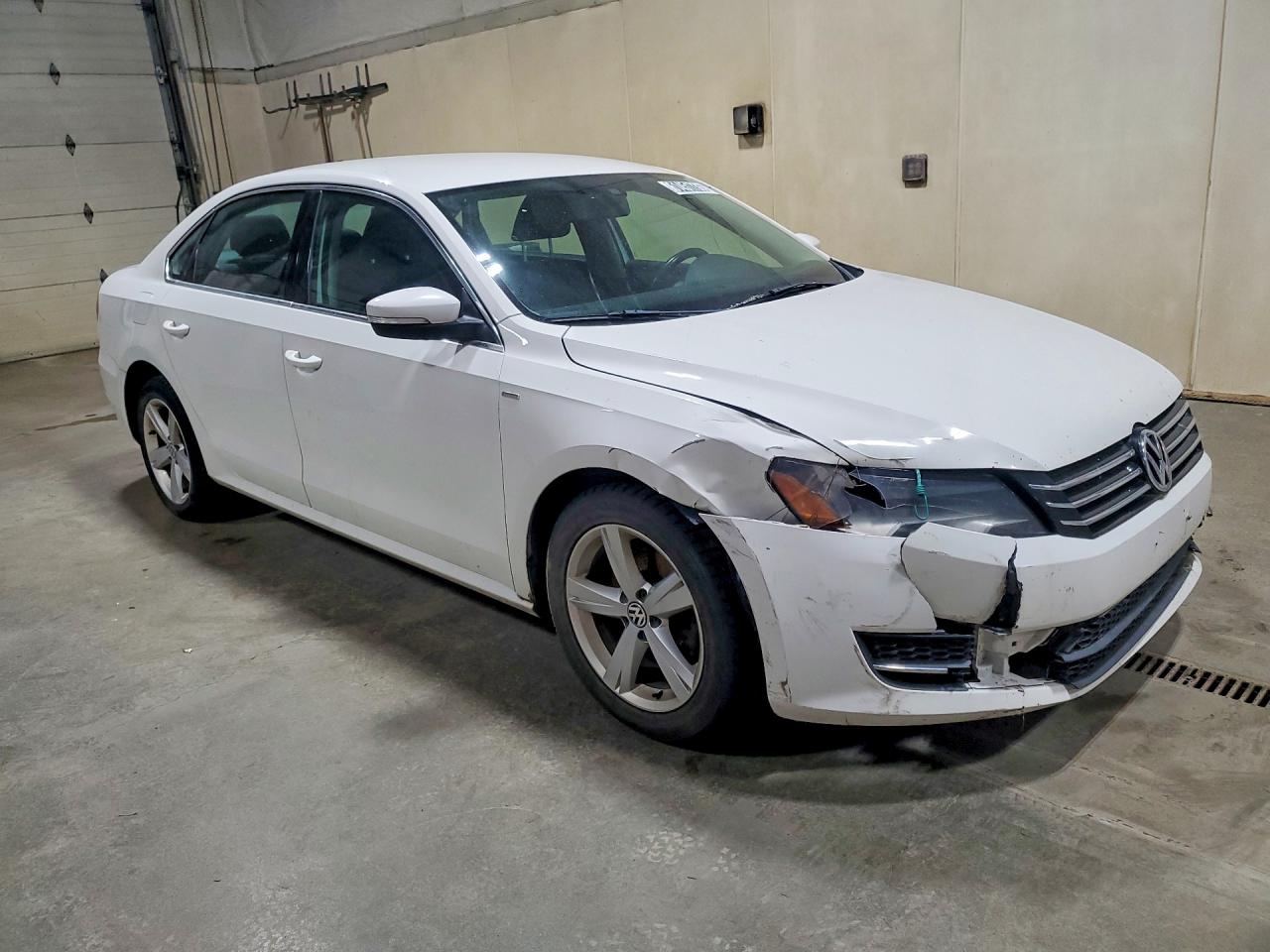 2014 Volkswagen Passat S White vin: 1VWAT7A39EC037516