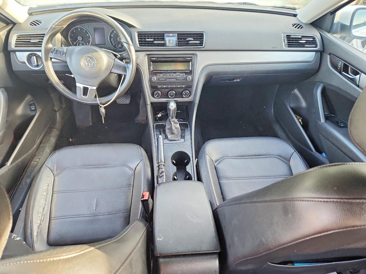 2014 Volkswagen Passat S White vin: 1VWAT7A39EC037516