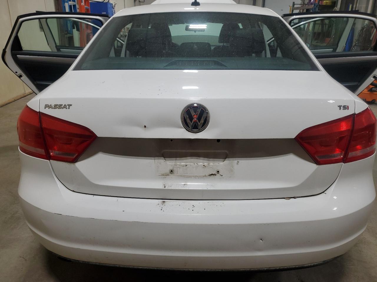 2014 Volkswagen Passat S White vin: 1VWAT7A39EC037516 Damage: Deck Lid, Dent(S) W/ Paint Dmg, > 12 Inches