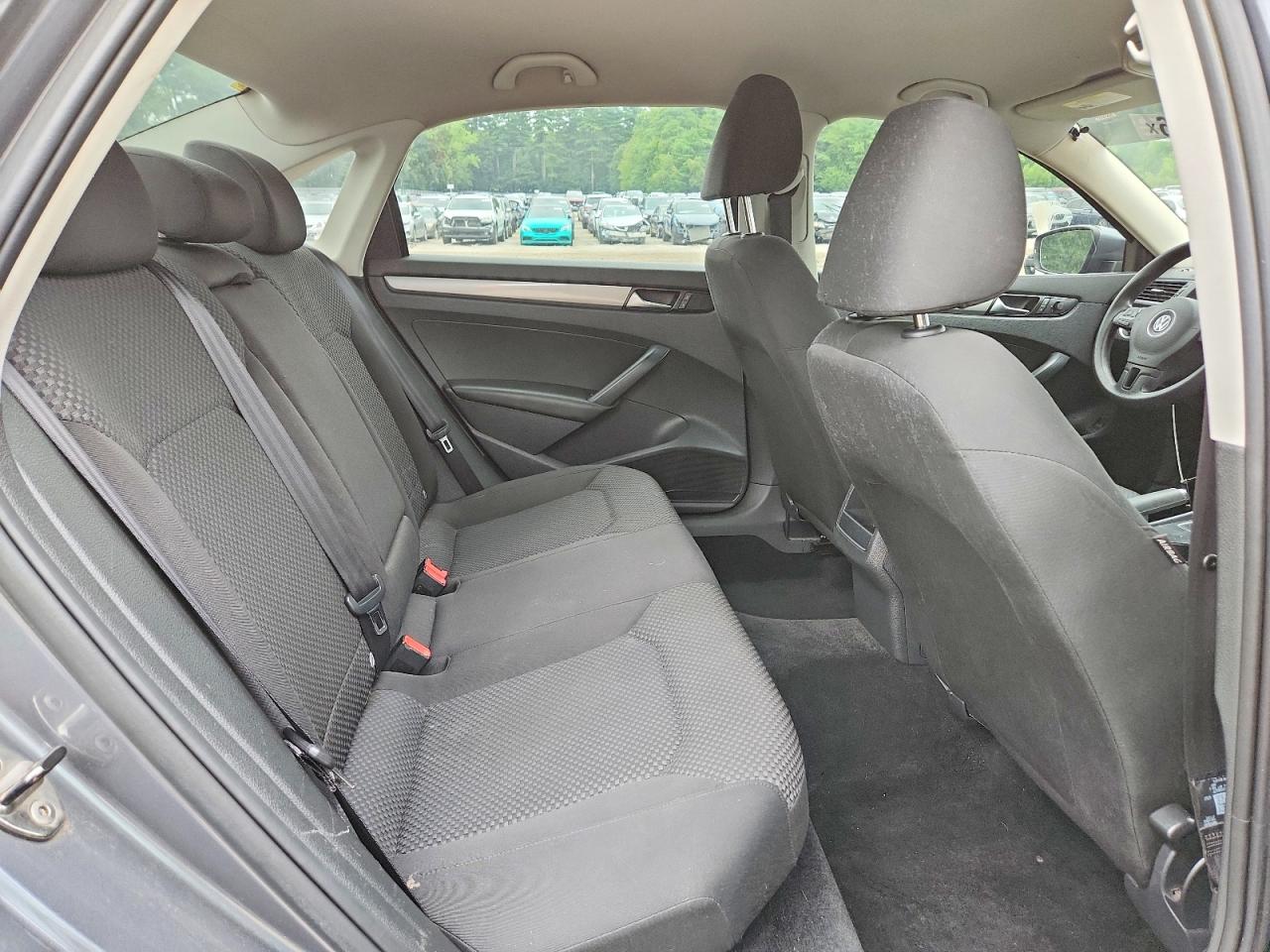 2014 Volkswagen Passat S Серый vin: 1VWAT7A39EC049343
