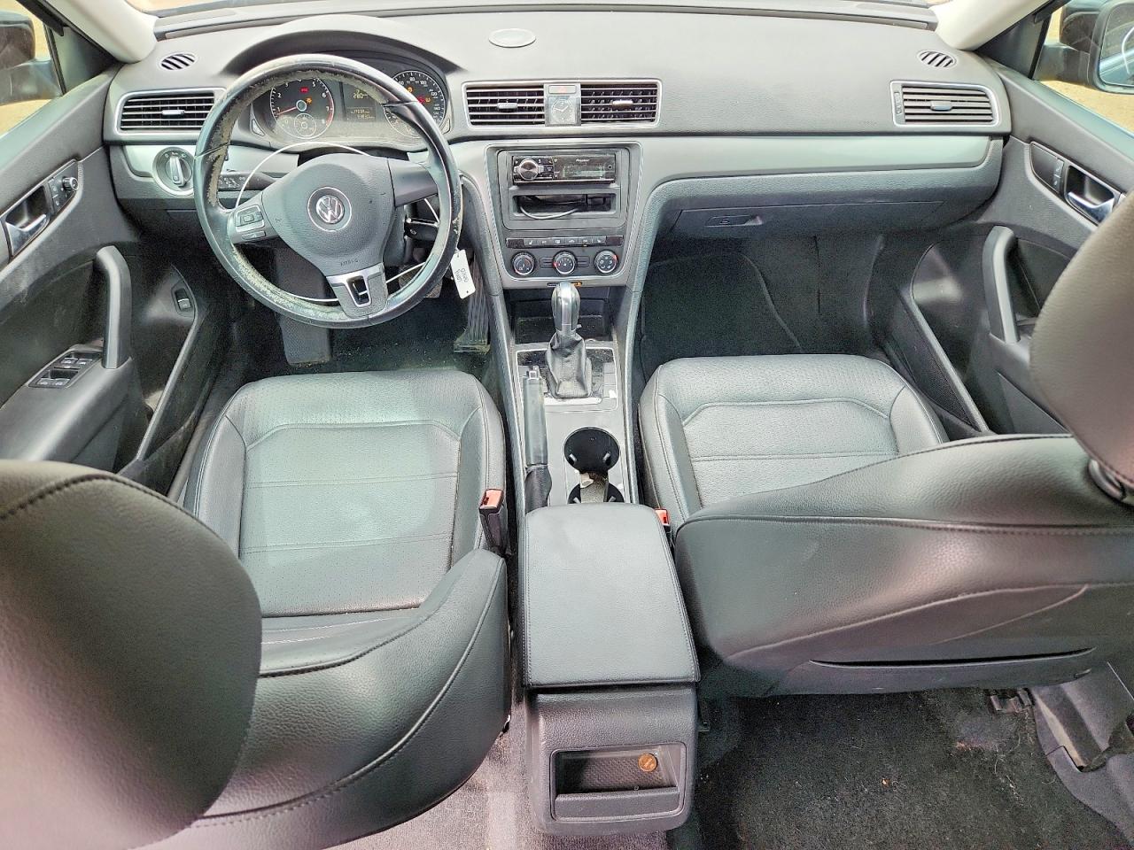 2014 Volkswagen Passat S Черный vin: 1VWAT7A39EC059256