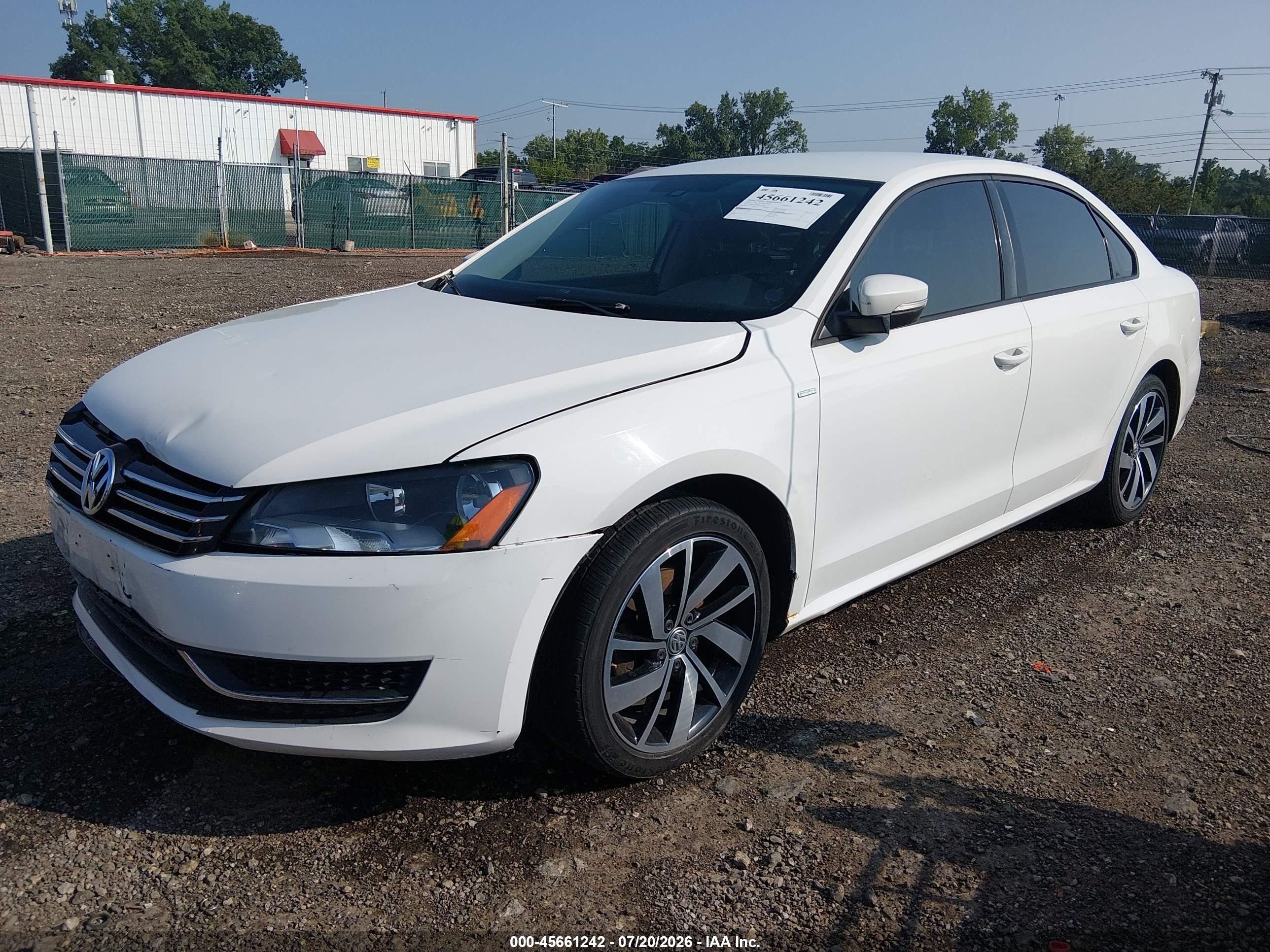 2014 Volkswagen Passat 1.8t Wolfsburg Edition Белый vin: 1VWAT7A39EC100811