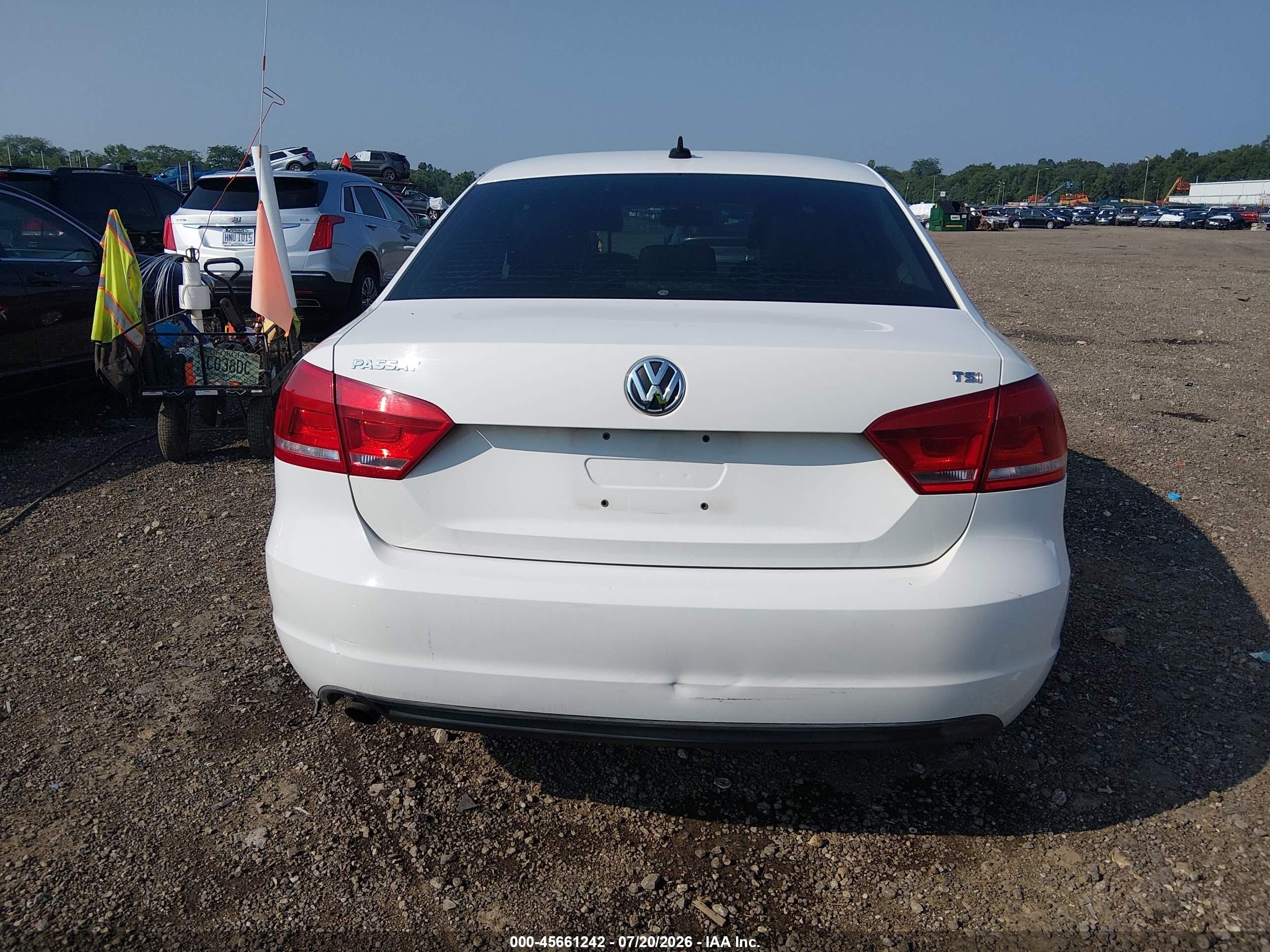 2014 Volkswagen Passat 1.8t Wolfsburg Edition Белый vin: 1VWAT7A39EC100811