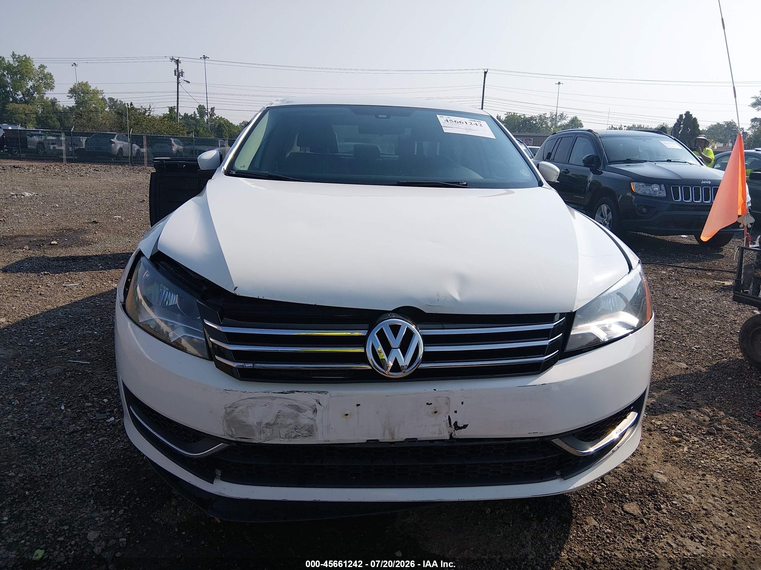 2014 Volkswagen Passat 1.8t Wolfsburg Edition Белый vin: 1VWAT7A39EC100811