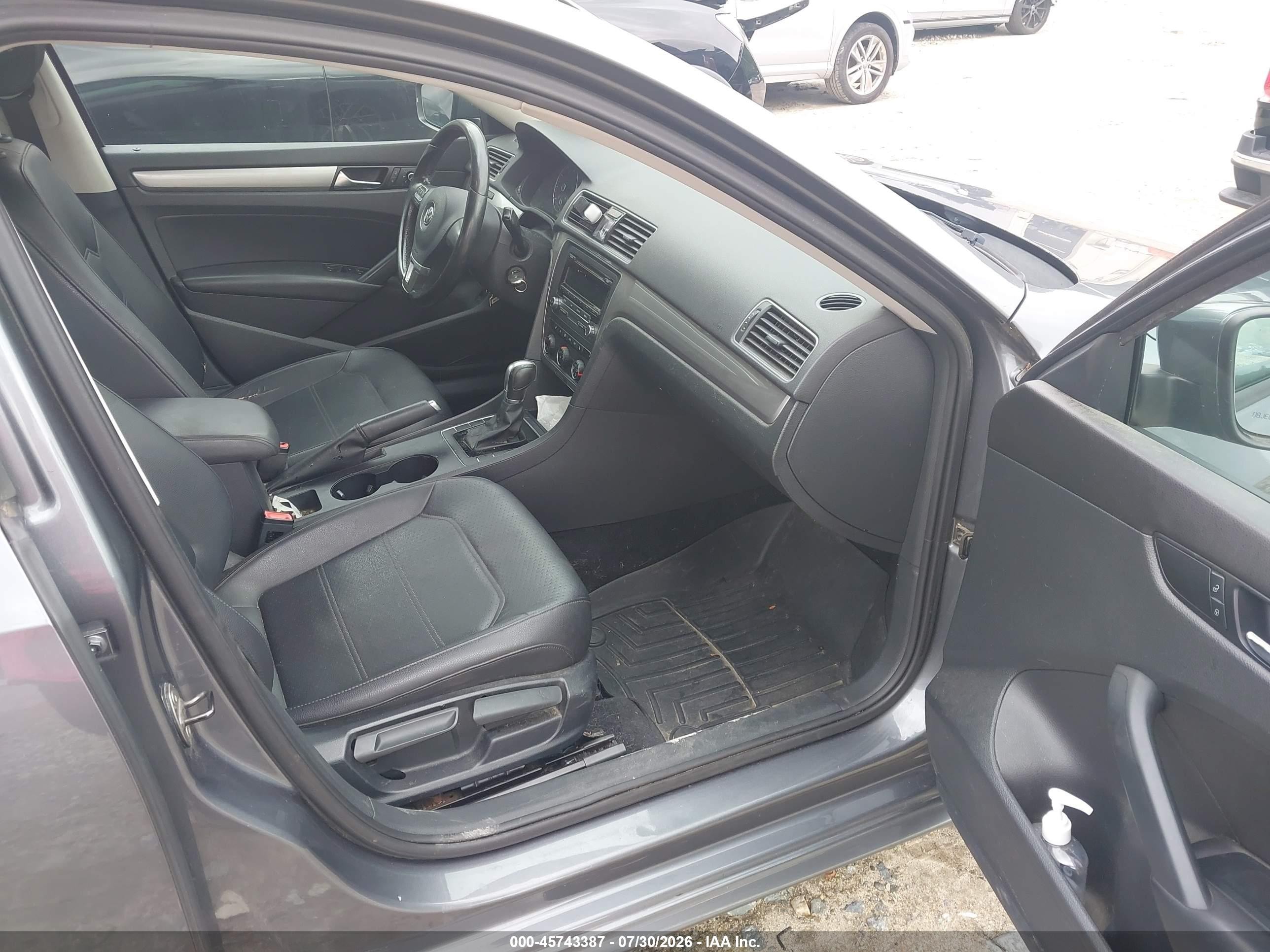2015 Volkswagen Passat 1.8t Wolfsburg Edition Black vin: 1VWAT7A39FC012682