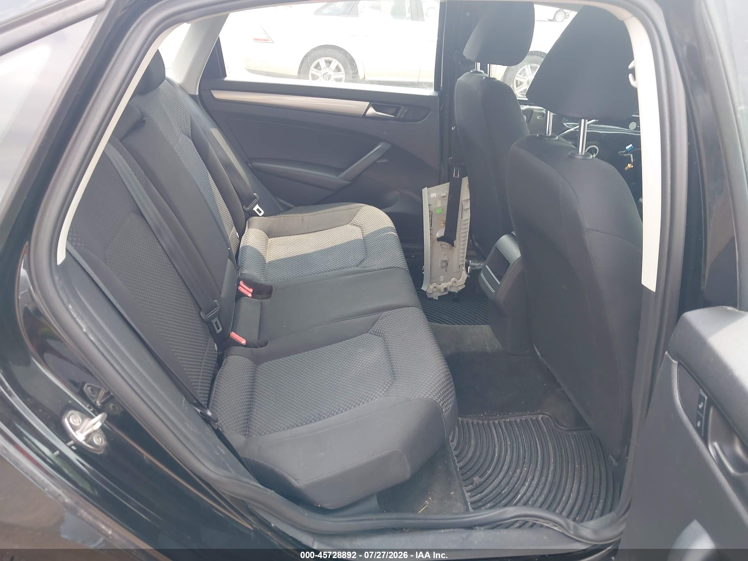 2015 Volkswagen Passat 1.8t S Черный vin: 1VWAT7A39FC033628