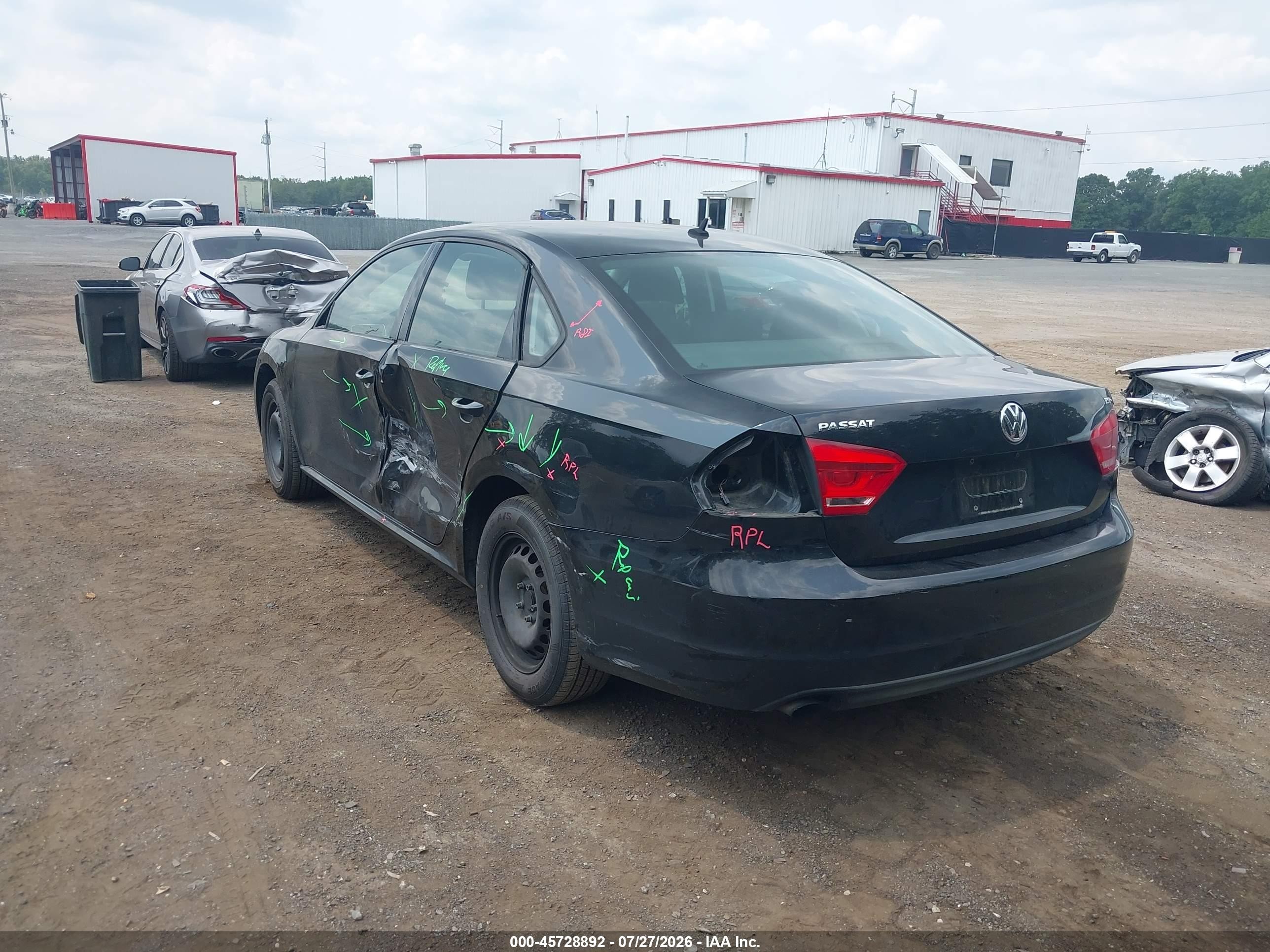 2015 Volkswagen Passat 1.8t S Черный vin: 1VWAT7A39FC033628