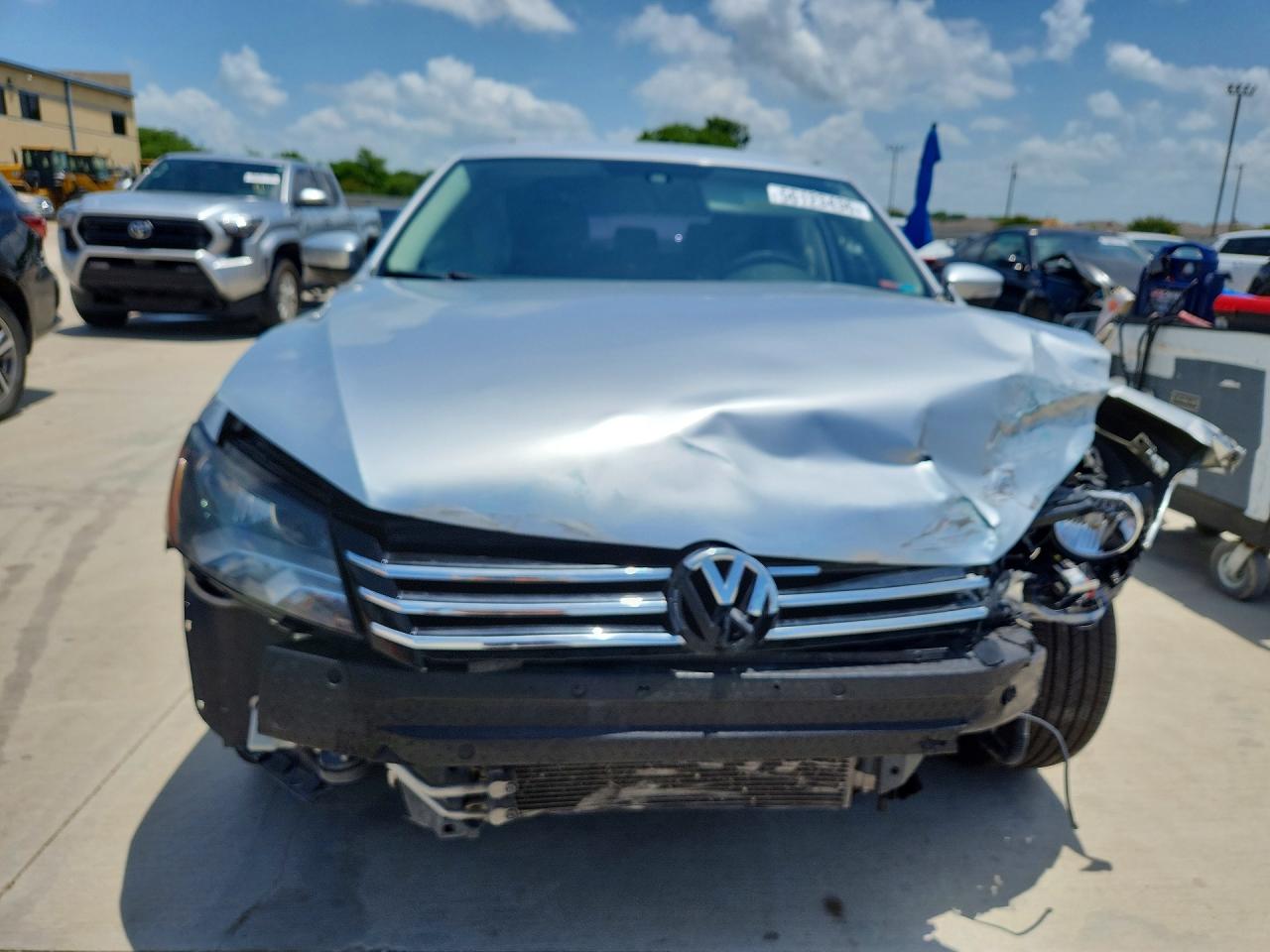 2015 Volkswagen Passat S Silver vin: 1VWAT7A39FC045388