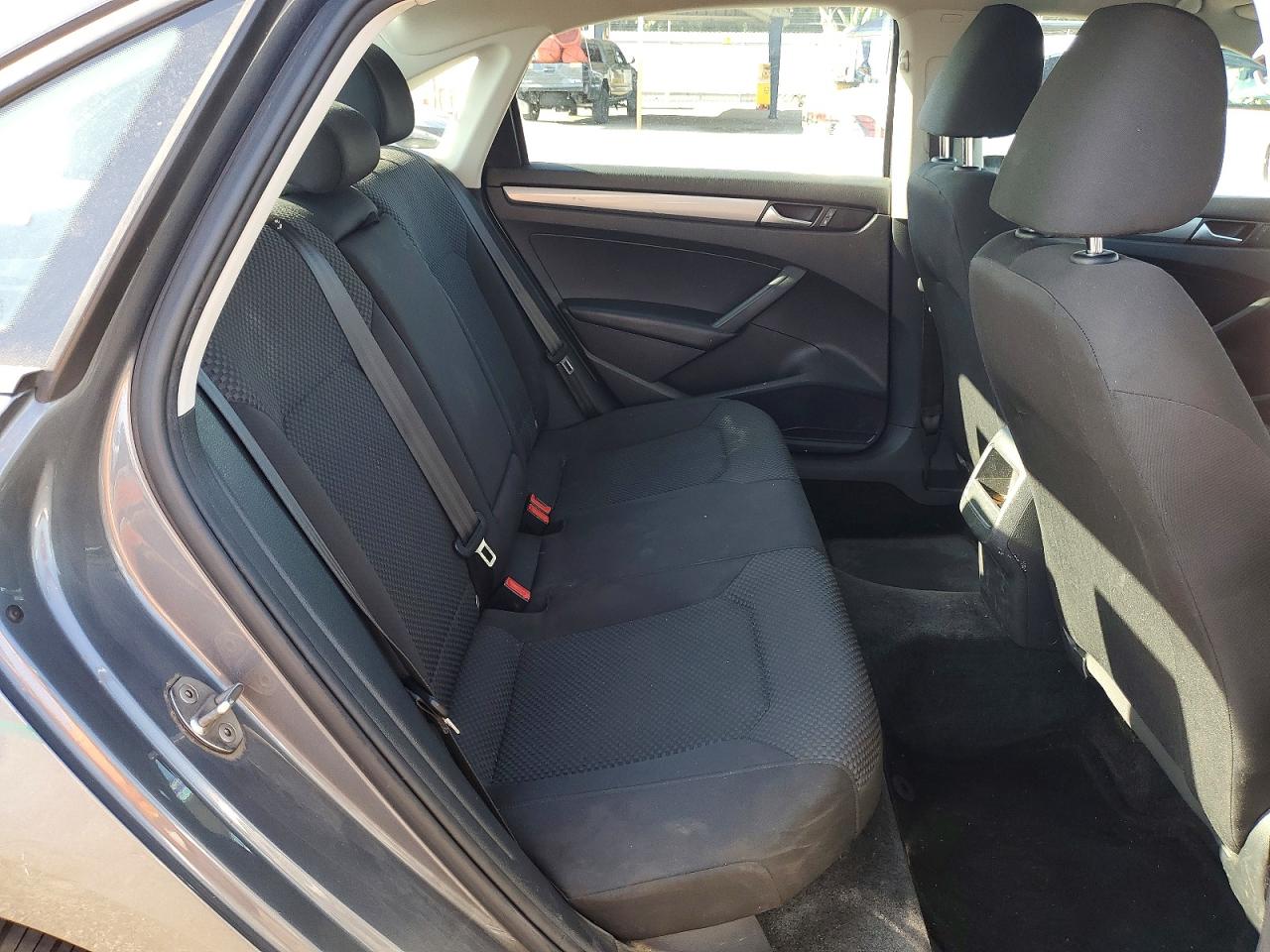 2015 Volkswagen Passat S Gray vin: 1VWAT7A39FC074406