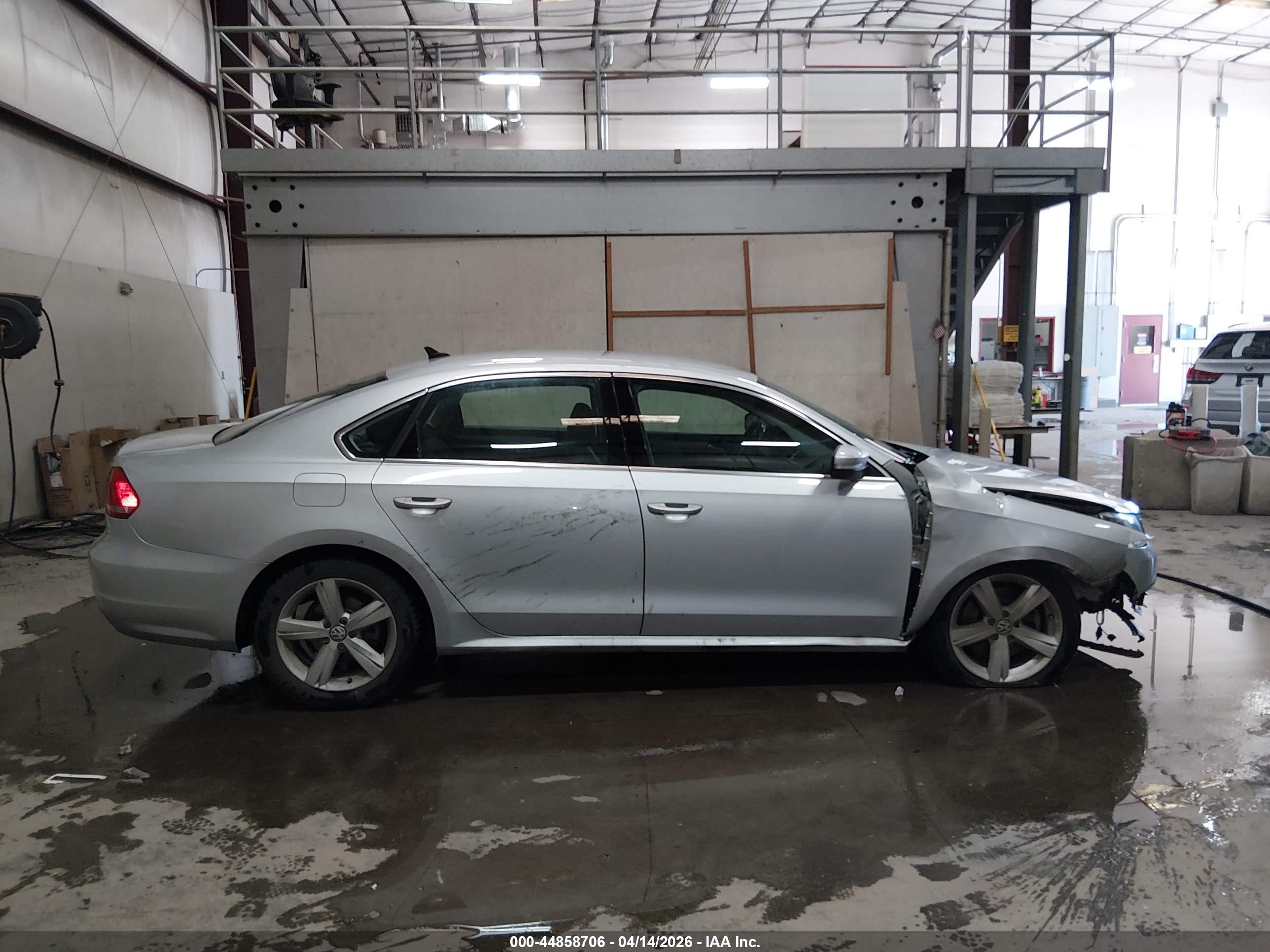 2015 Volkswagen Passat 1.8t Limited Edition Silver vin: 1VWAT7A39FC092551