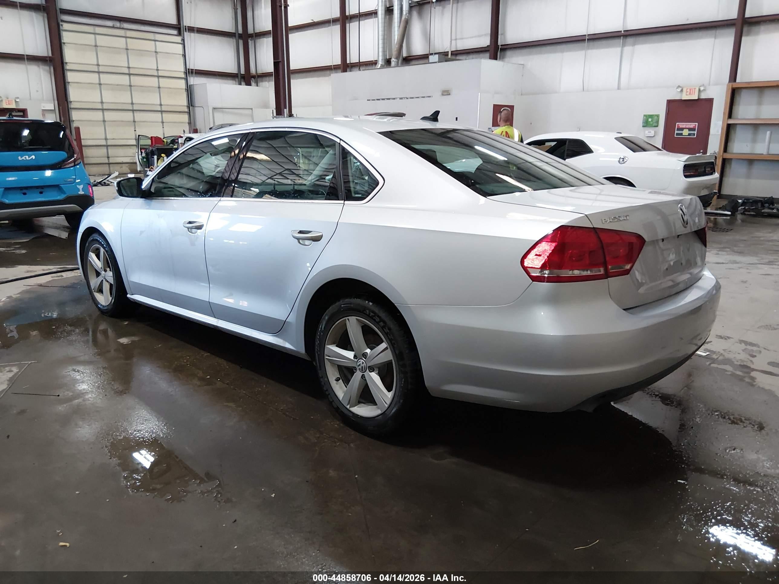 2015 Volkswagen Passat 1.8t Limited Edition Silver vin: 1VWAT7A39FC092551