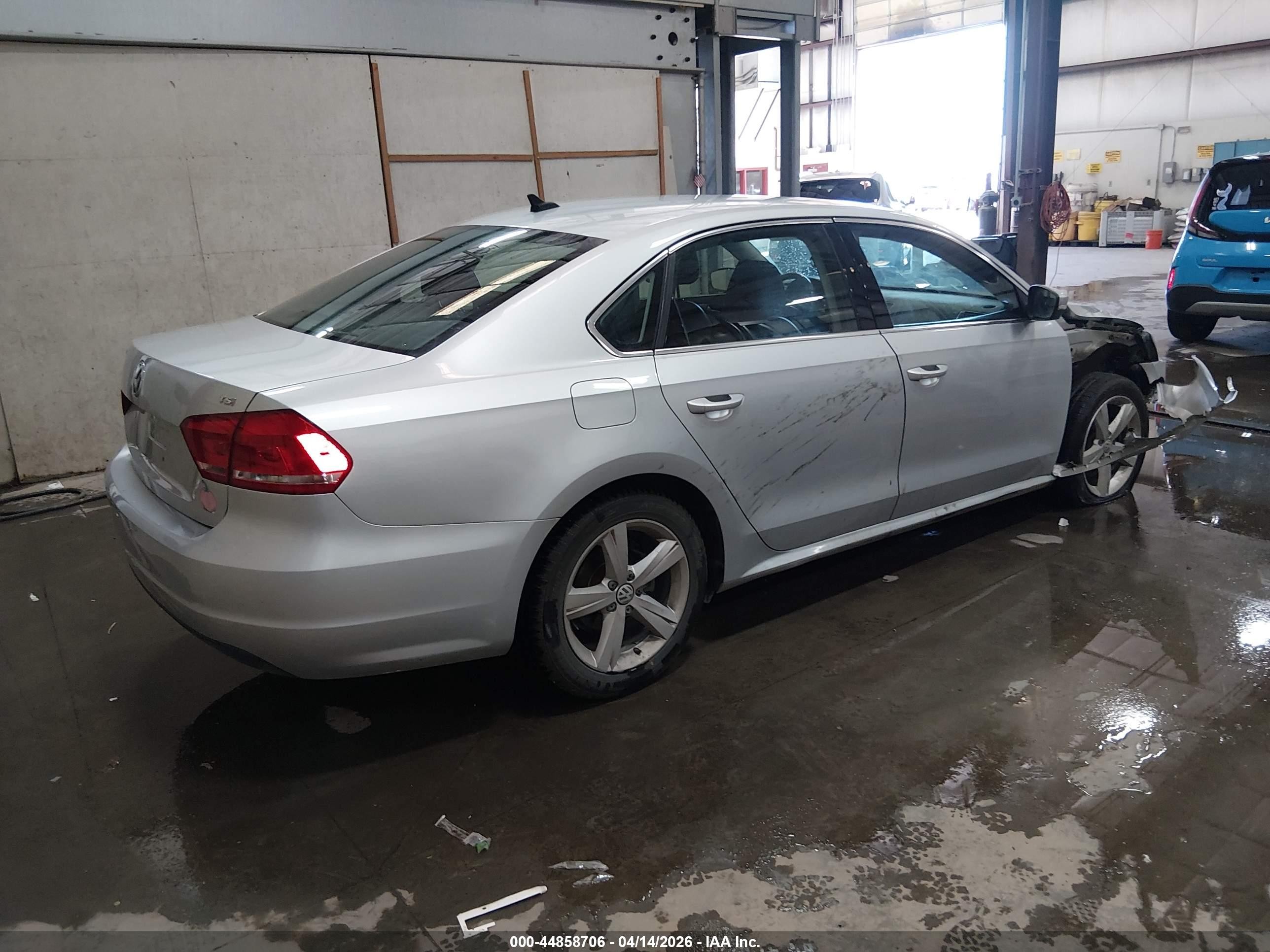 2015 Volkswagen Passat 1.8t Limited Edition Silver vin: 1VWAT7A39FC092551
