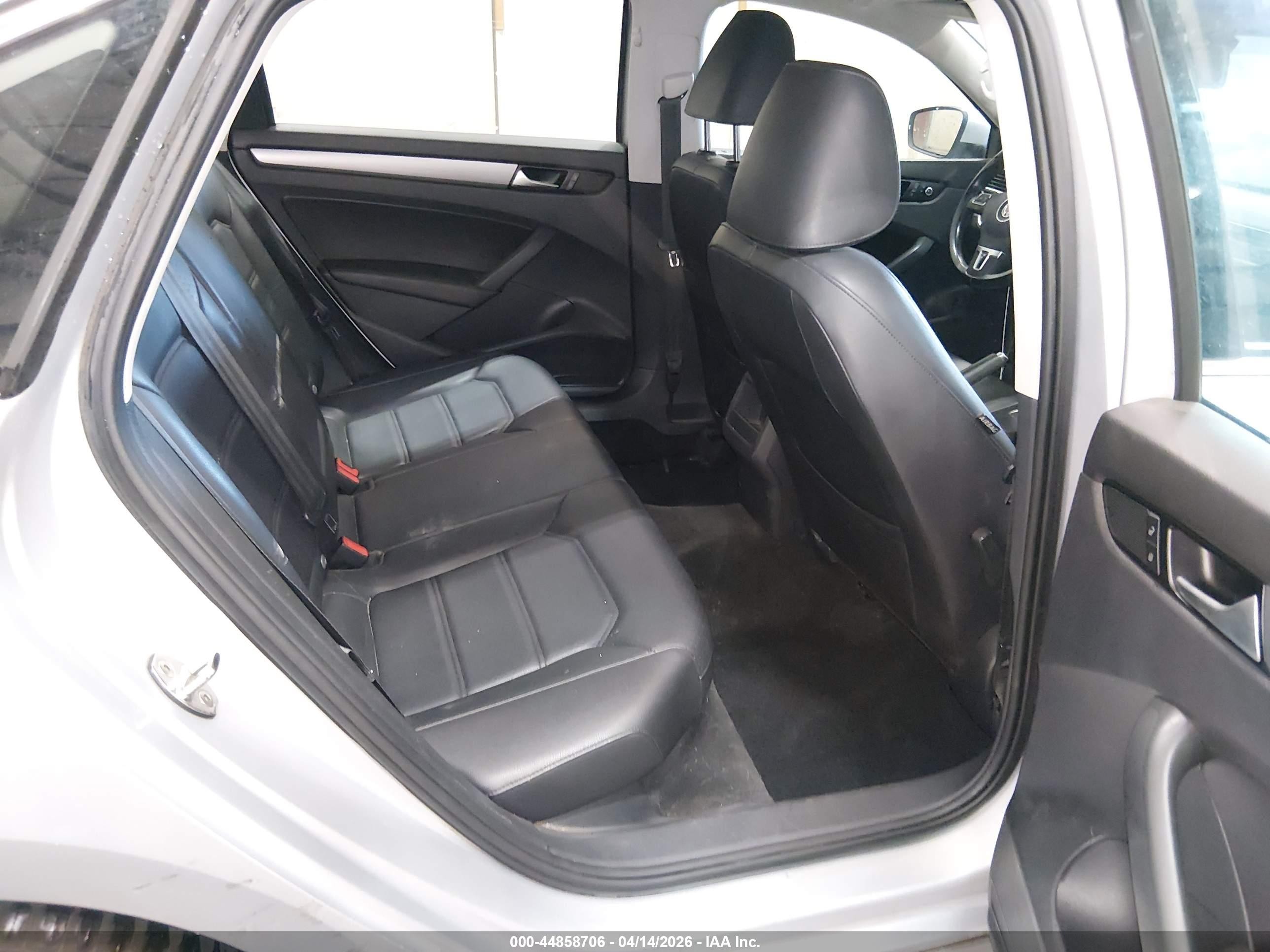 2015 Volkswagen Passat 1.8t Limited Edition Silver vin: 1VWAT7A39FC092551
