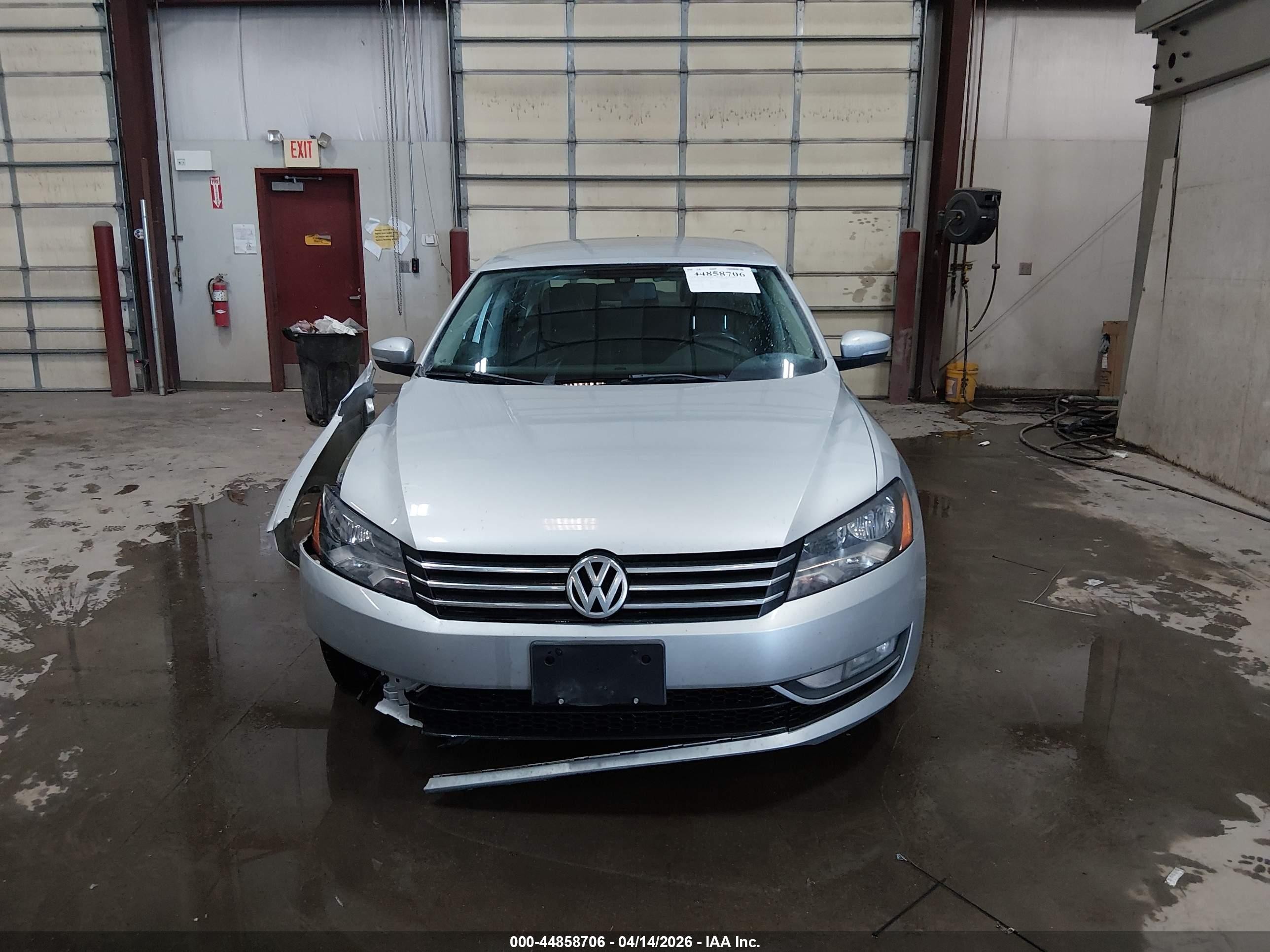 2015 Volkswagen Passat 1.8t Limited Edition Silver vin: 1VWAT7A39FC092551