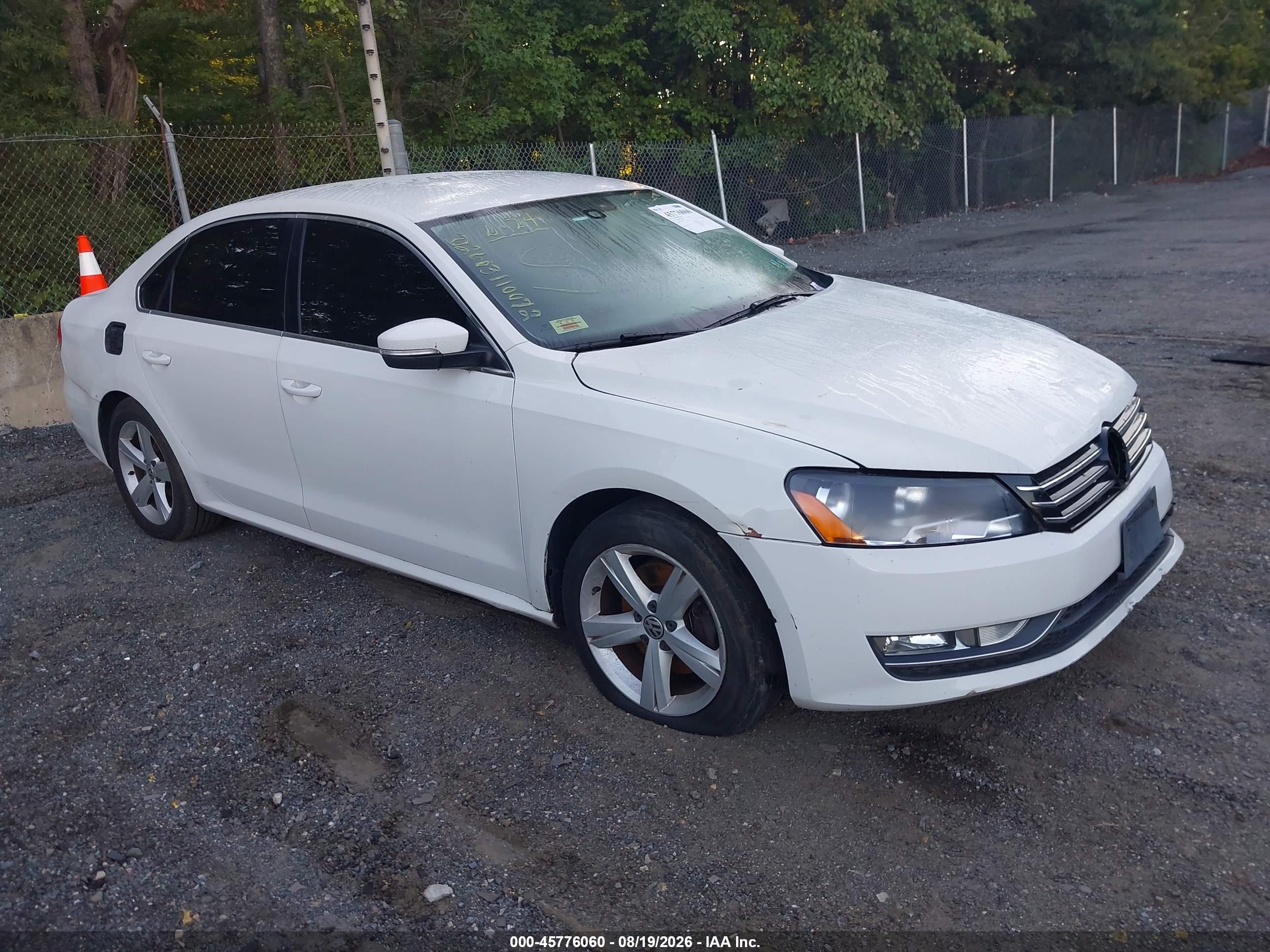 2015 Volkswagen Passat 1.8t Limited Edition White vin: 1VWAT7A39FC109090