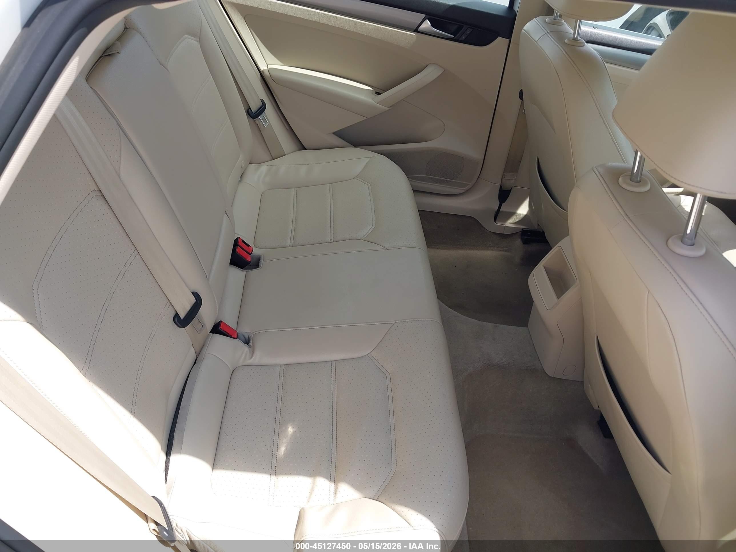 2015 Volkswagen Passat 1.8t Limited Edition White vin: 1VWAT7A39FC110000