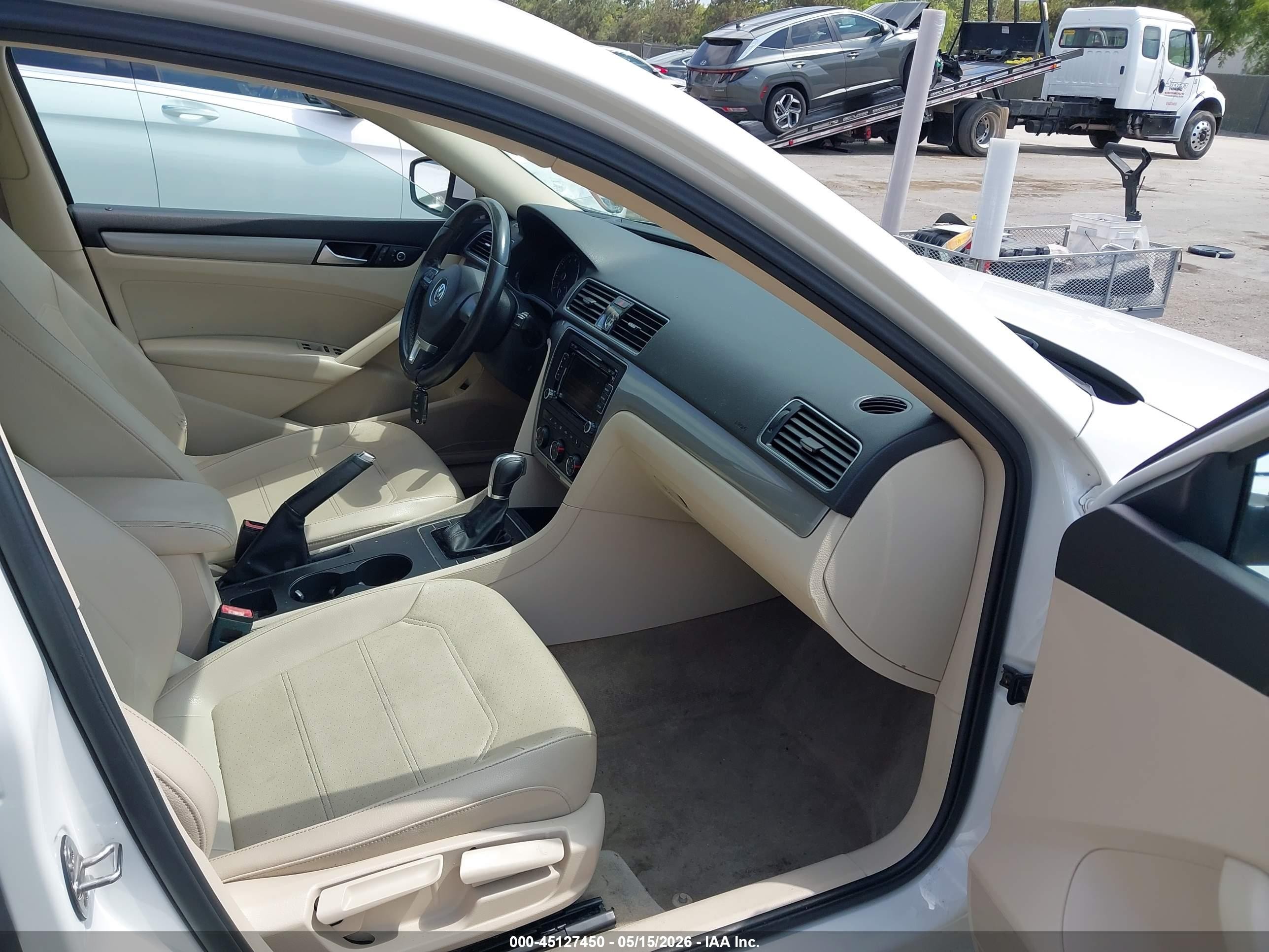 2015 Volkswagen Passat 1.8t Limited Edition White vin: 1VWAT7A39FC110000