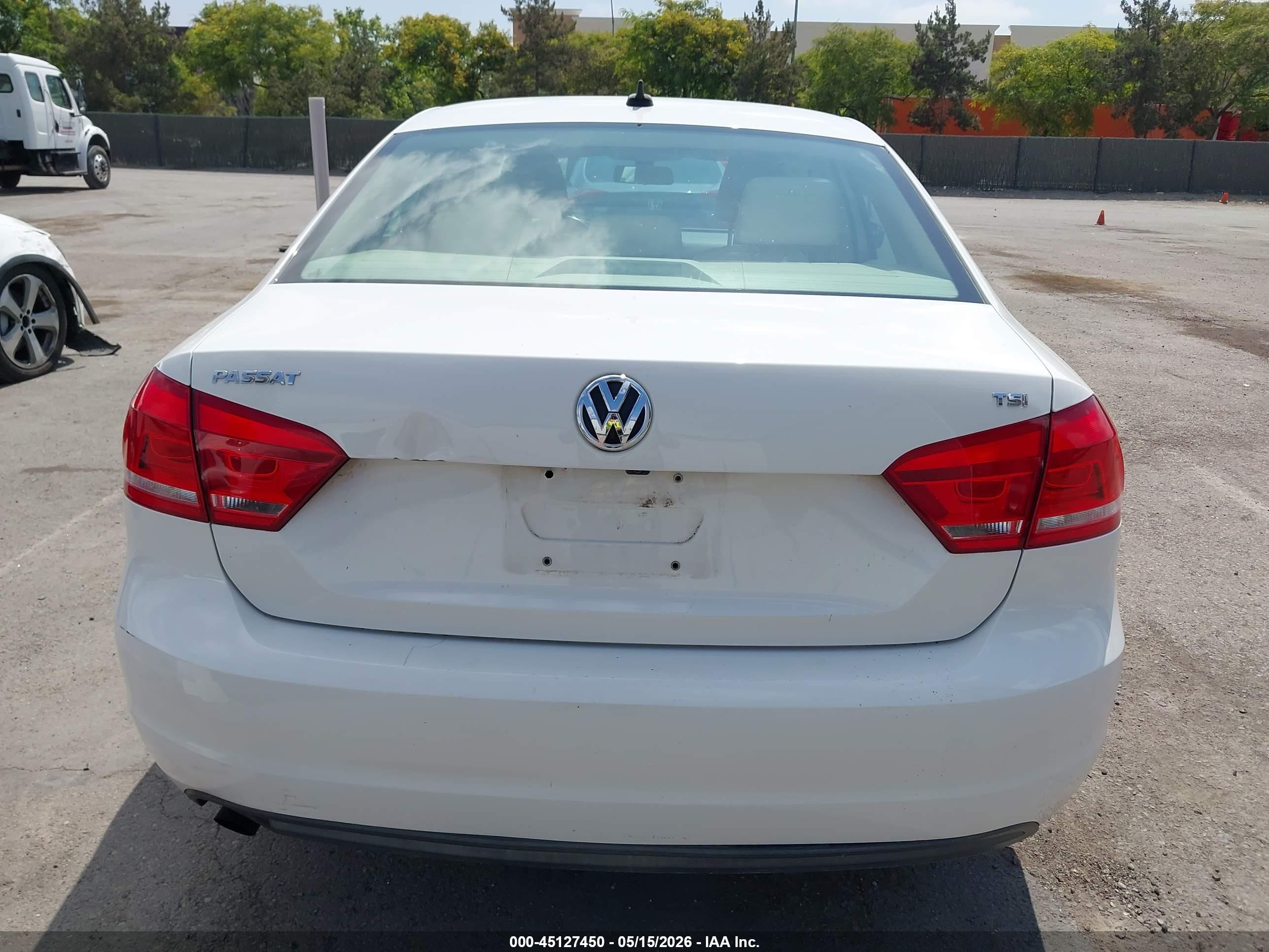 2015 Volkswagen Passat 1.8t Limited Edition White vin: 1VWAT7A39FC110000