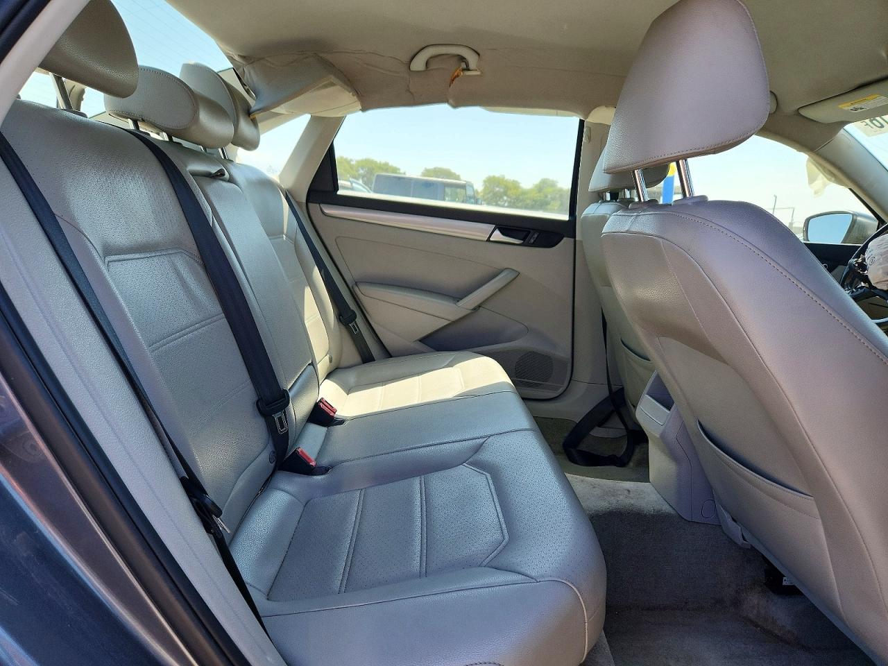 2015 Volkswagen Passat S Silver vin: 1VWAT7A39FC118016
