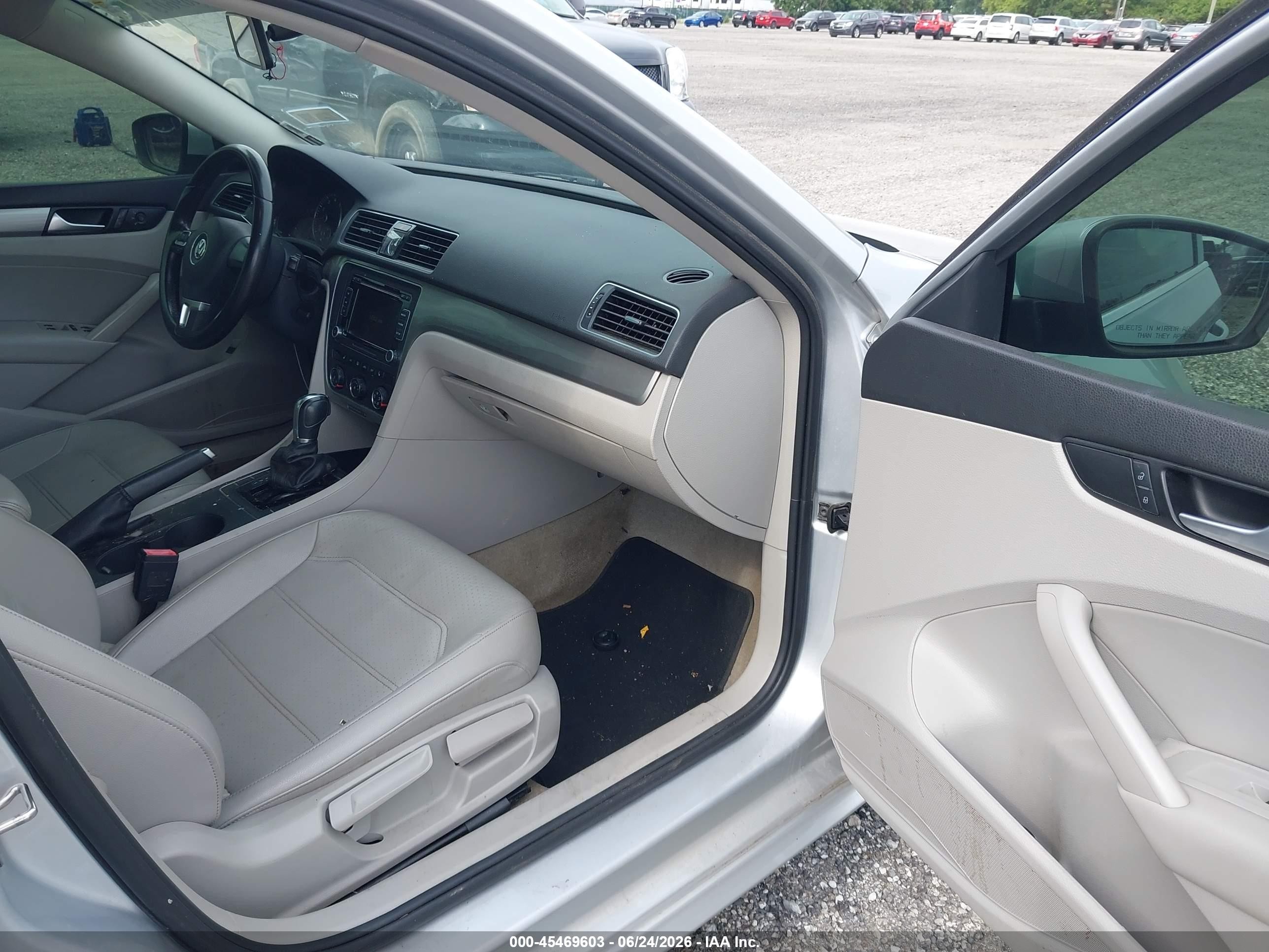 2015 Volkswagen Passat 1.8t Limited Edition Silver vin: 1VWAT7A39FC120736