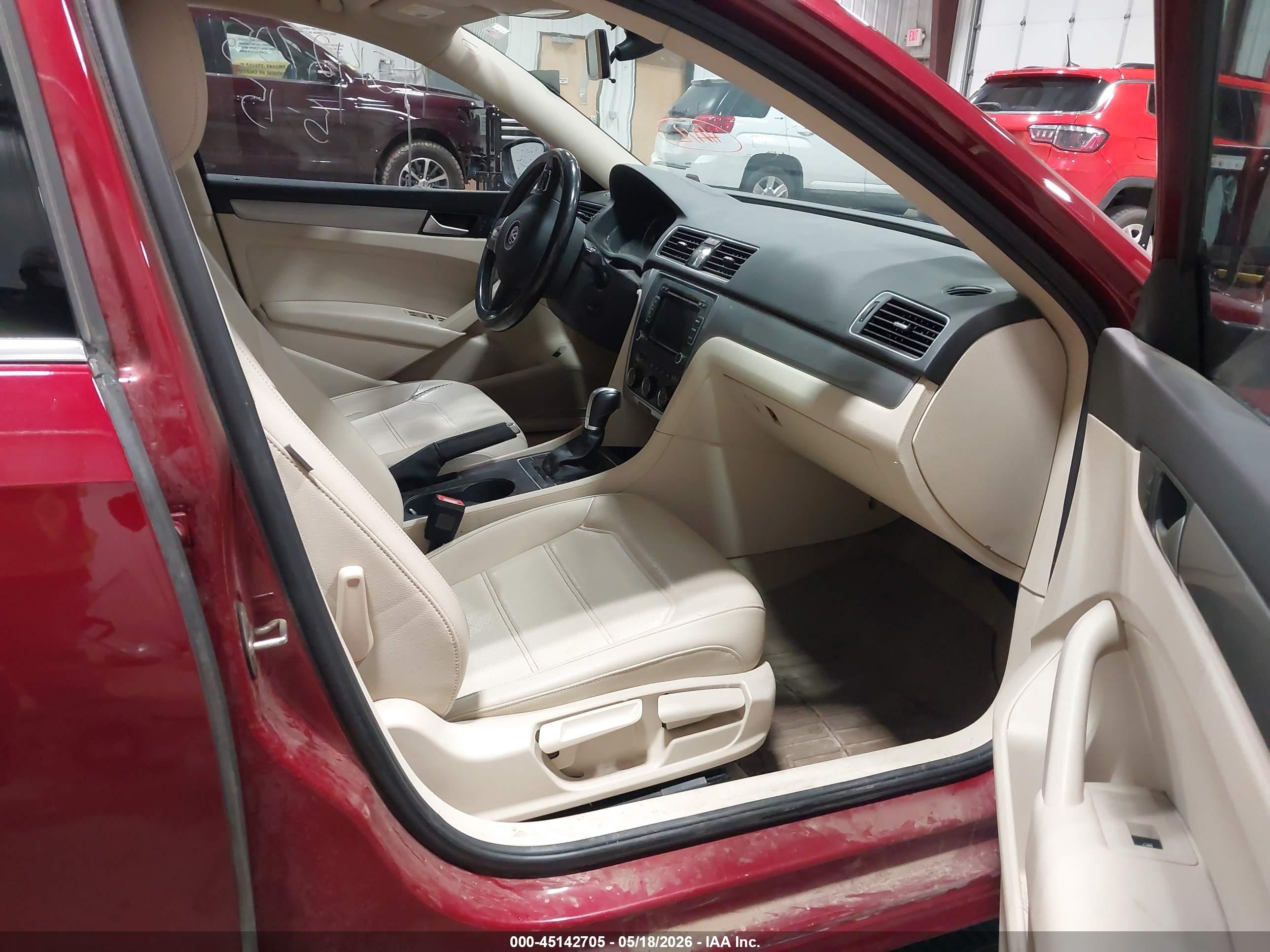 2015 Volkswagen Passat 1.8t Limited Edition Red vin: 1VWAT7A39FC120929