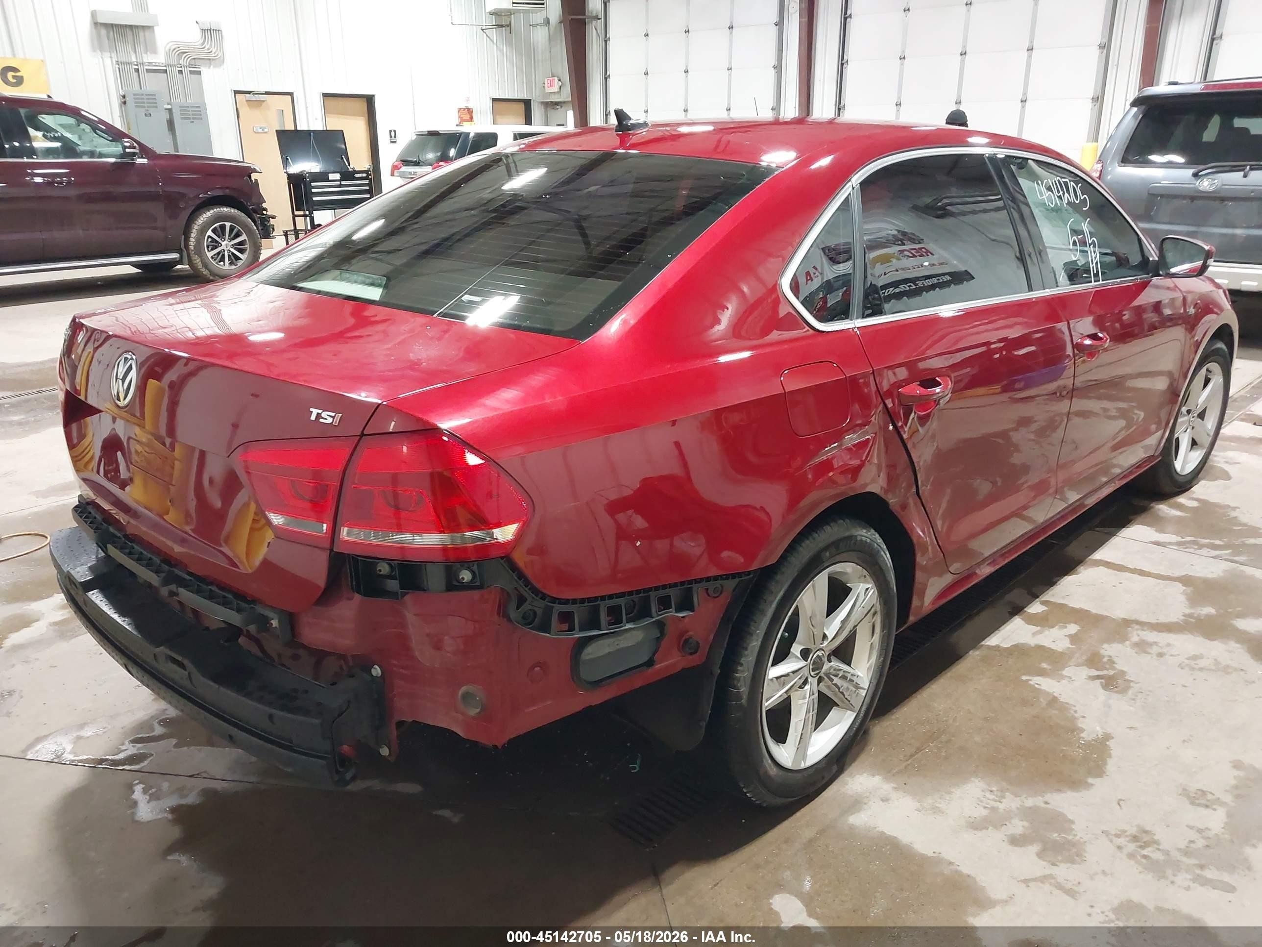 2015 Volkswagen Passat 1.8t Limited Edition Red vin: 1VWAT7A39FC120929