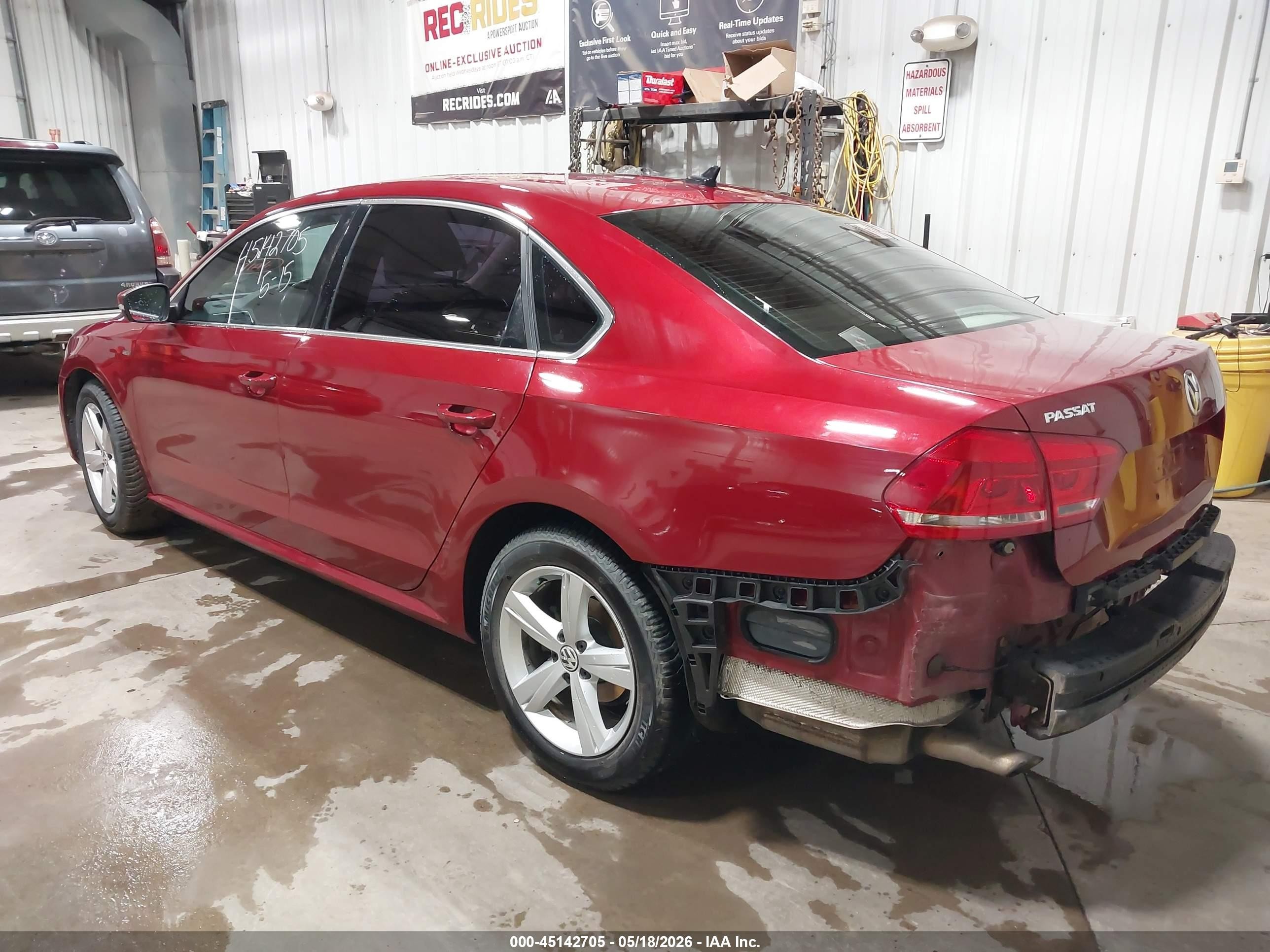 2015 Volkswagen Passat 1.8t Limited Edition Red vin: 1VWAT7A39FC120929