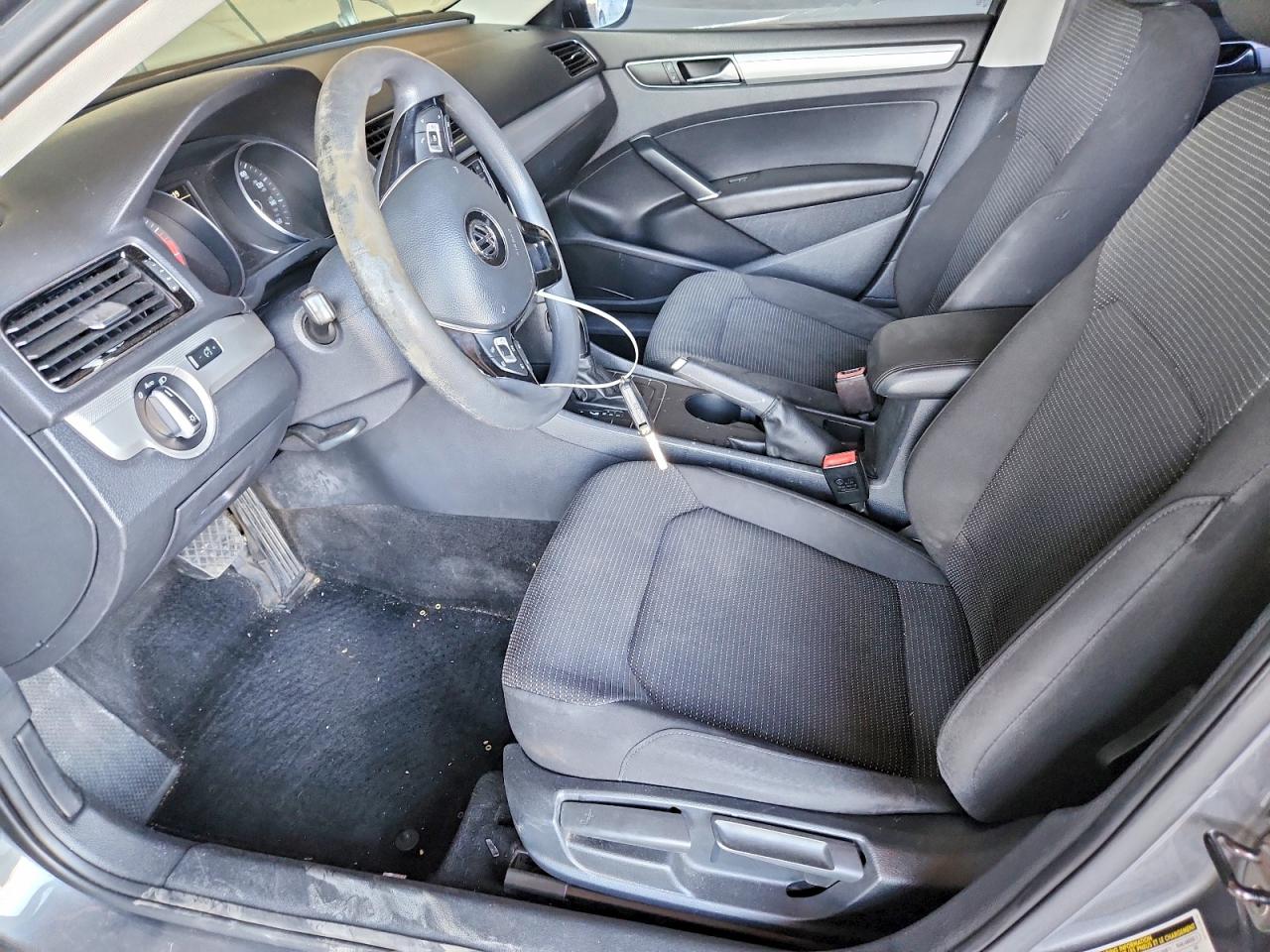 2017 Volkswagen Passat S Серый vin: 1VWAT7A39HC039089