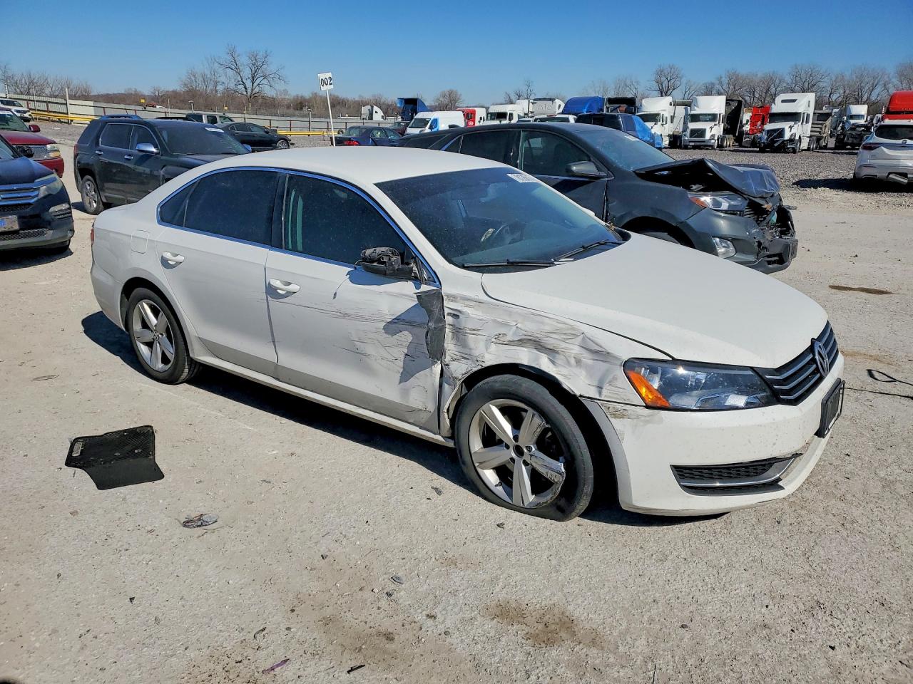 2014 Volkswagen Passat S White vin: 1VWAT7A3XEC023009