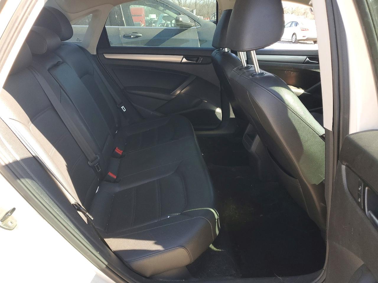 2014 Volkswagen Passat S White vin: 1VWAT7A3XEC023009
